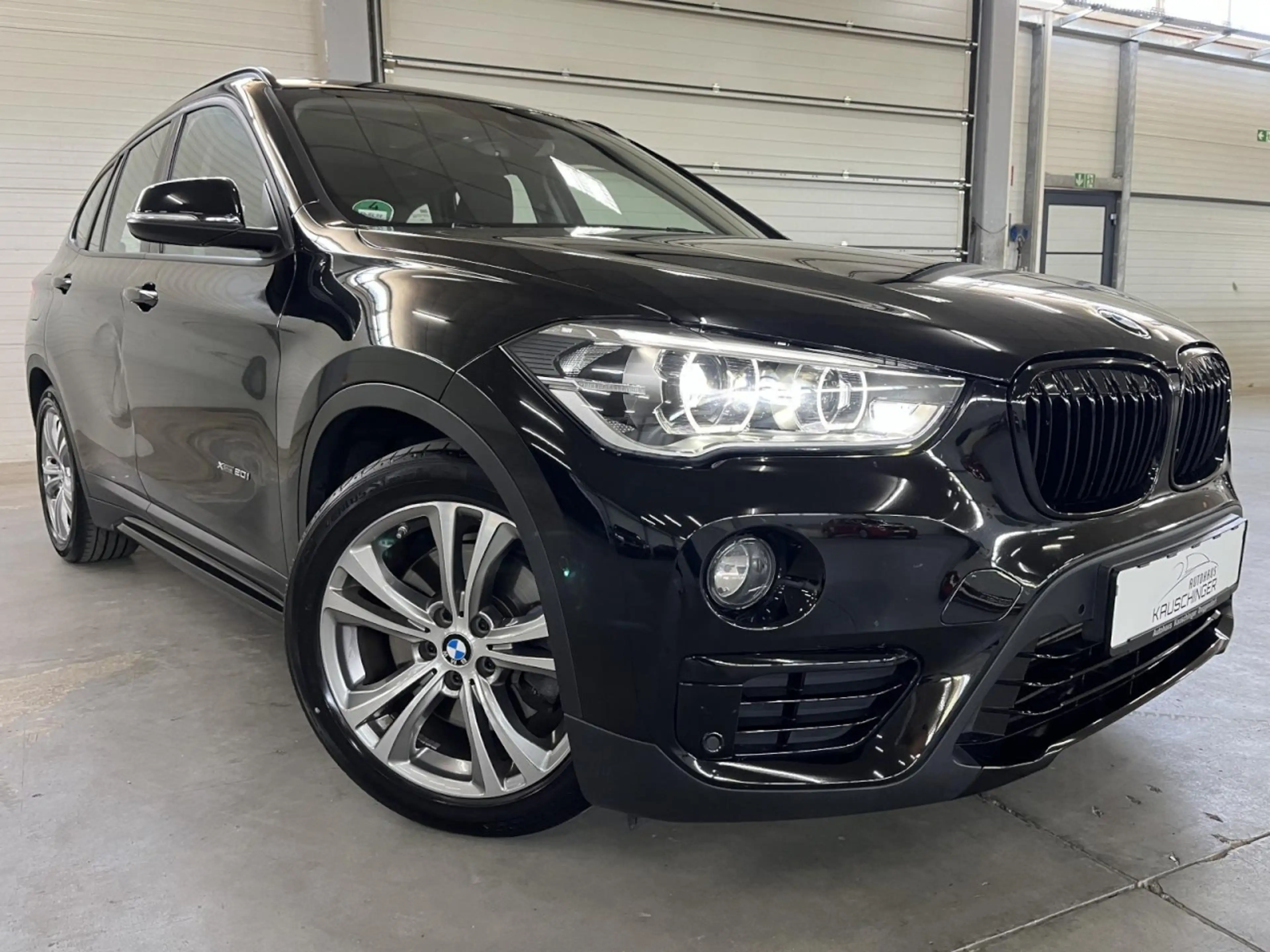 BMW X1 xDrive 20 i Sport Line PANO AUTOMATIK SHZ KLIMA AL