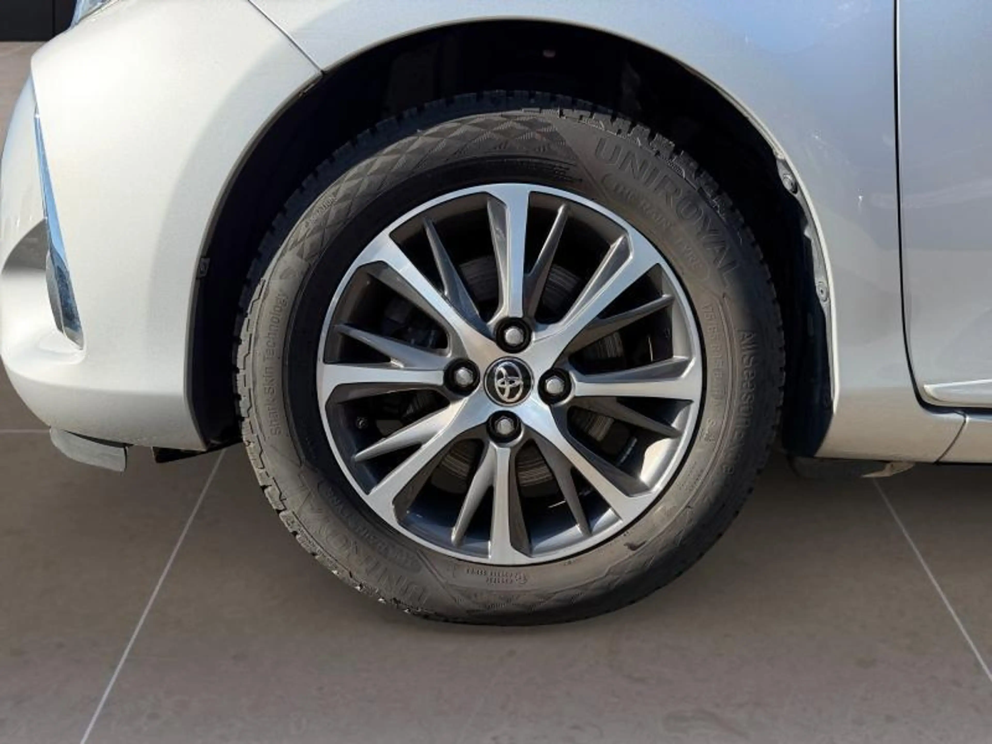 Toyota Yaris Y20 — photo 2