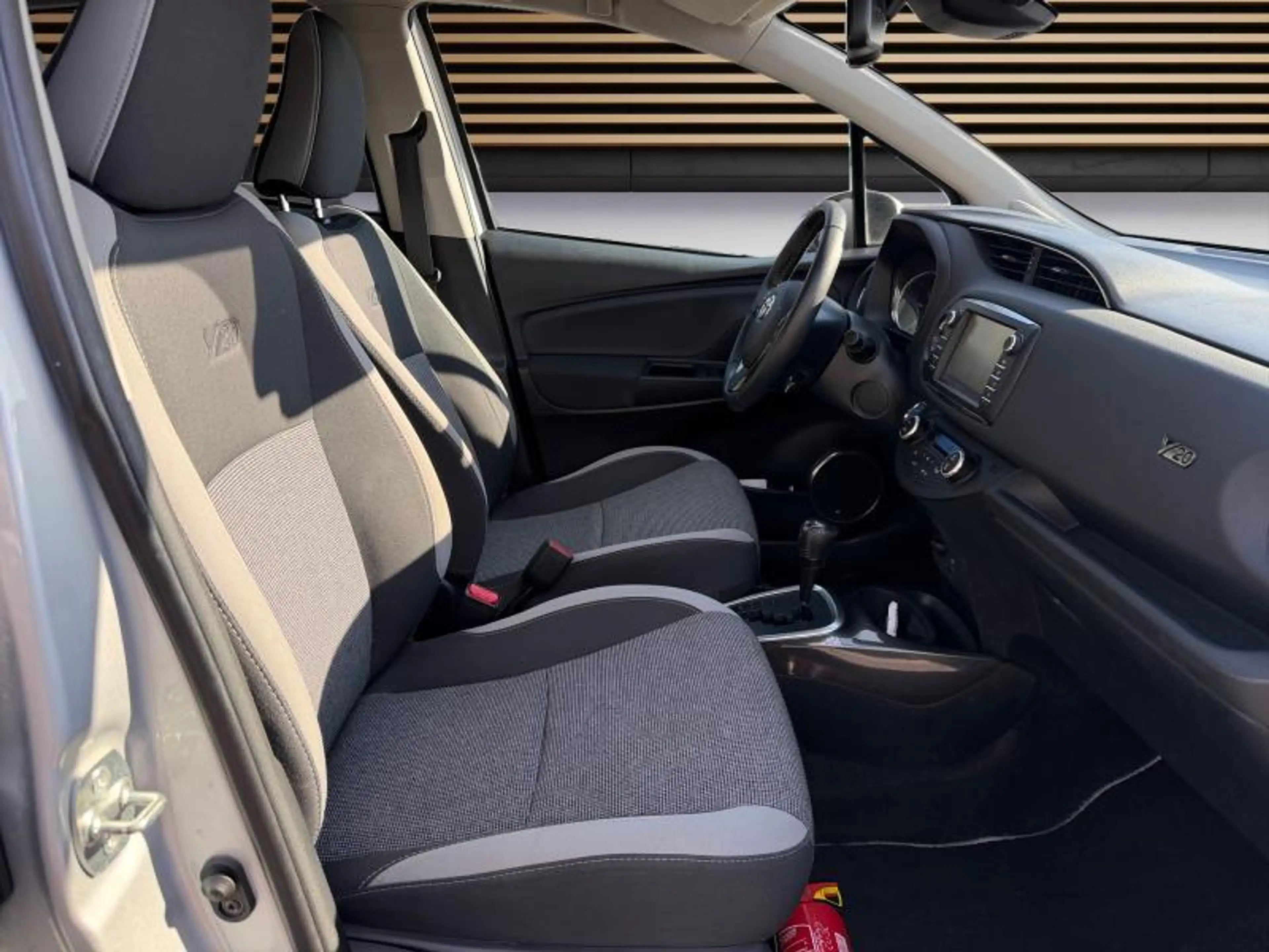 Toyota Yaris Y20 — photo 11