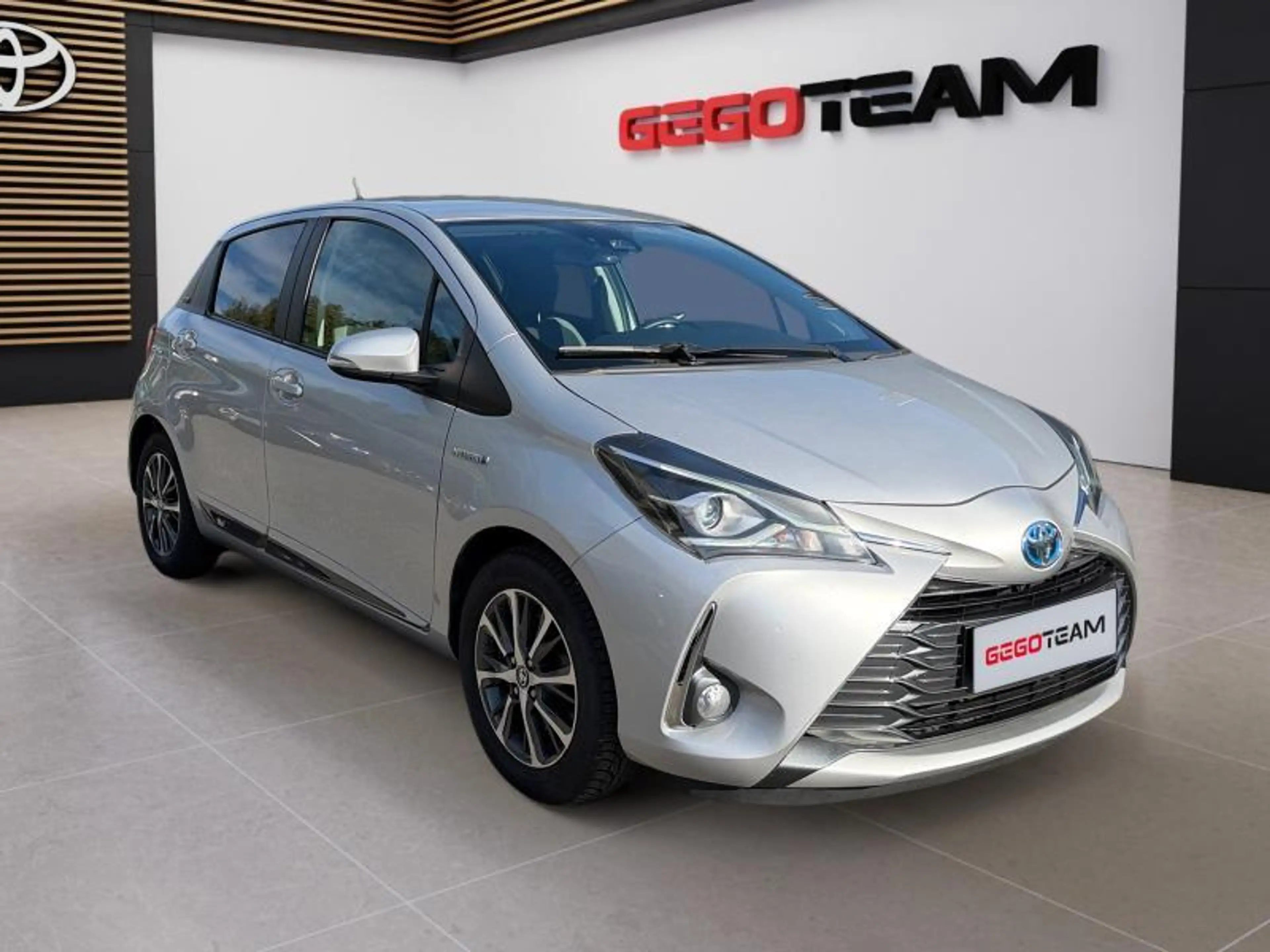 Toyota Yaris Y20 — photo 8