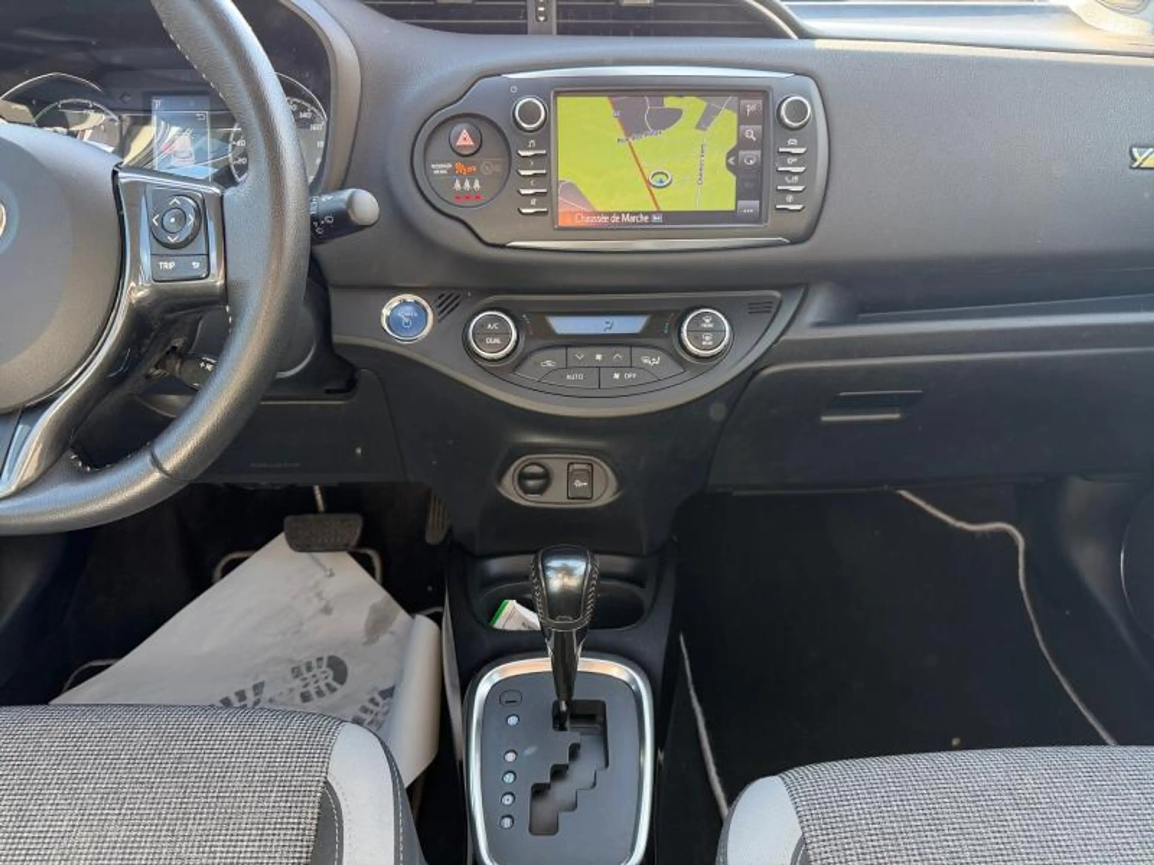 Toyota Yaris Y20 — photo 14