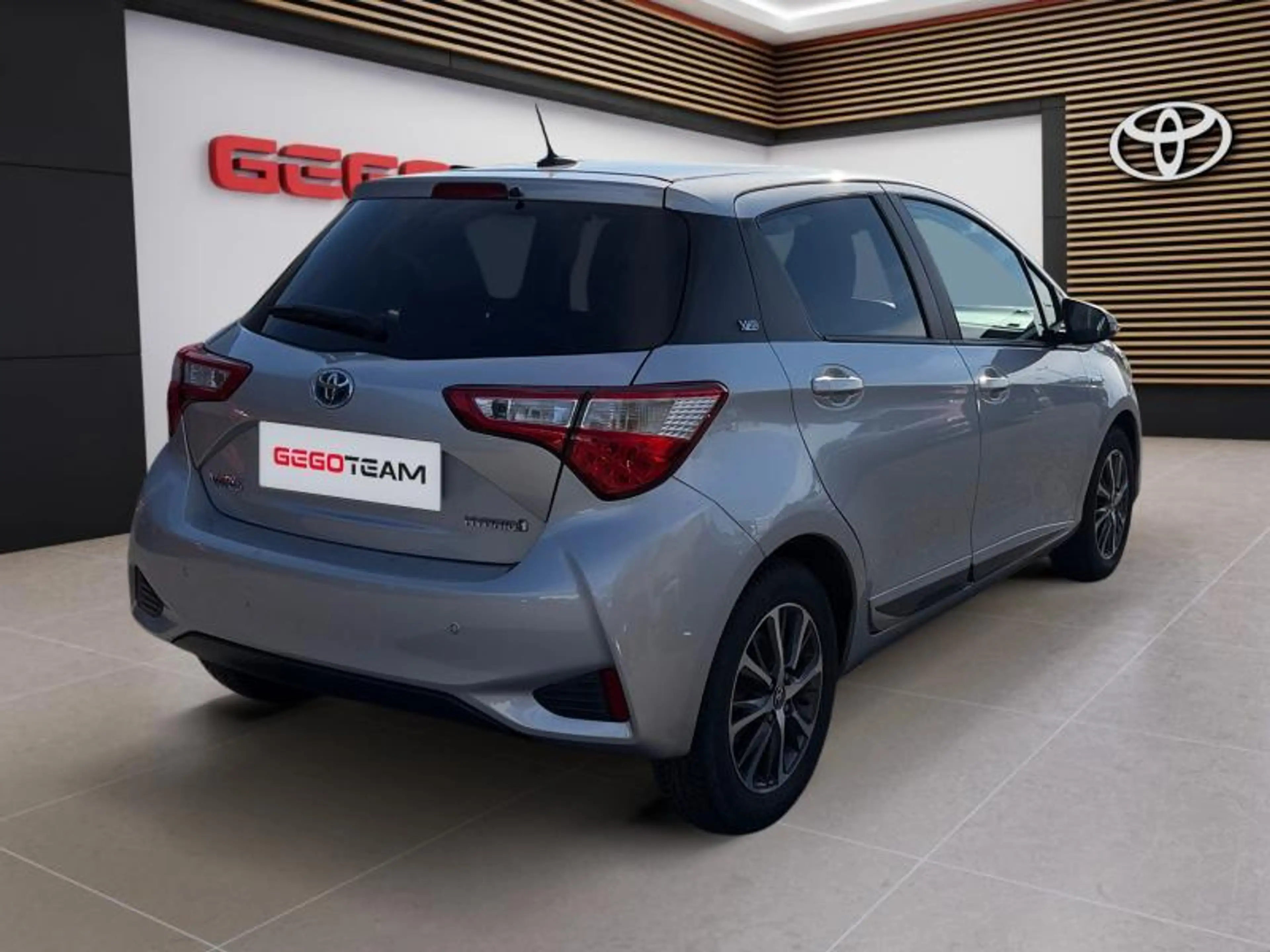 Toyota Yaris Y20 — photo 6