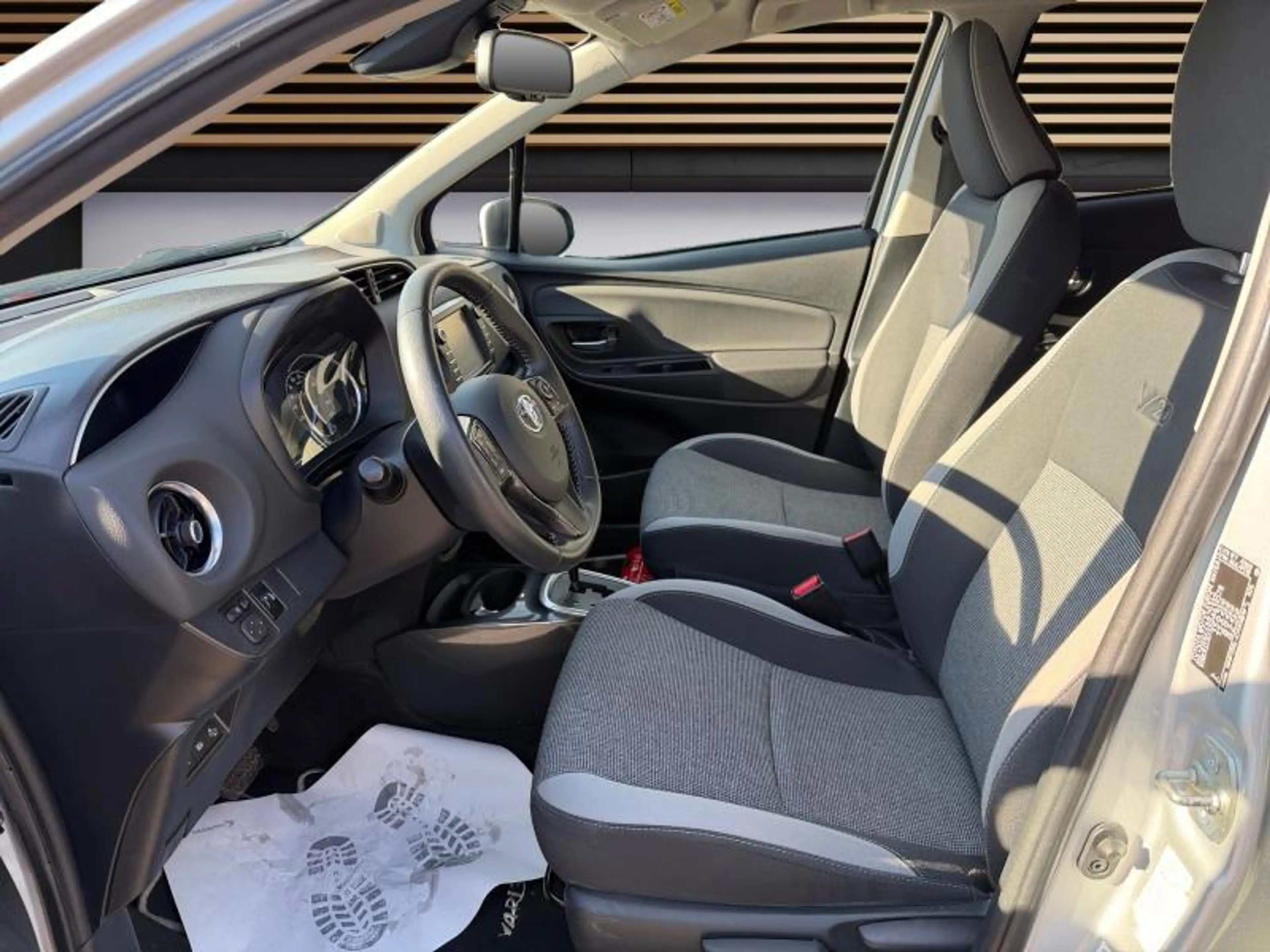 Toyota Yaris Y20 — photo 10