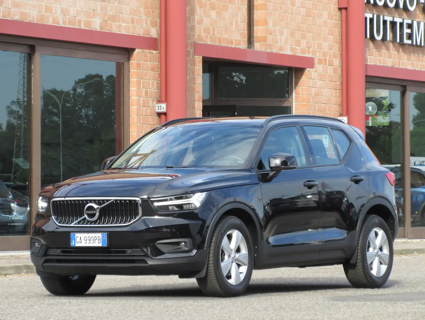 Volvo XC40 2.0 d3 Business AWD Geartronic Nero - 1