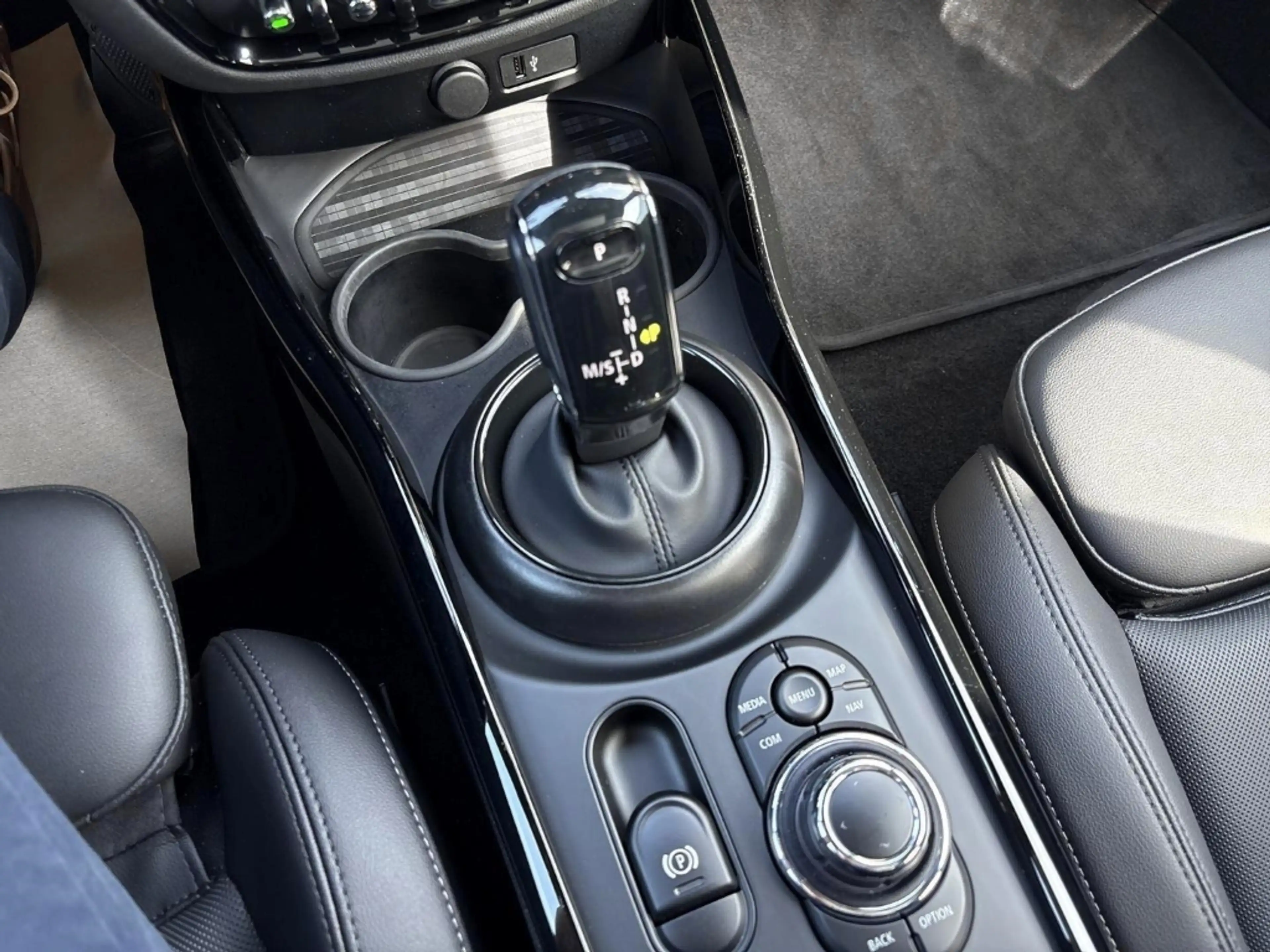 MINI Cooper Clubman El. Panodach Panorama Navi Digitales Cockpit Memor — photo 13