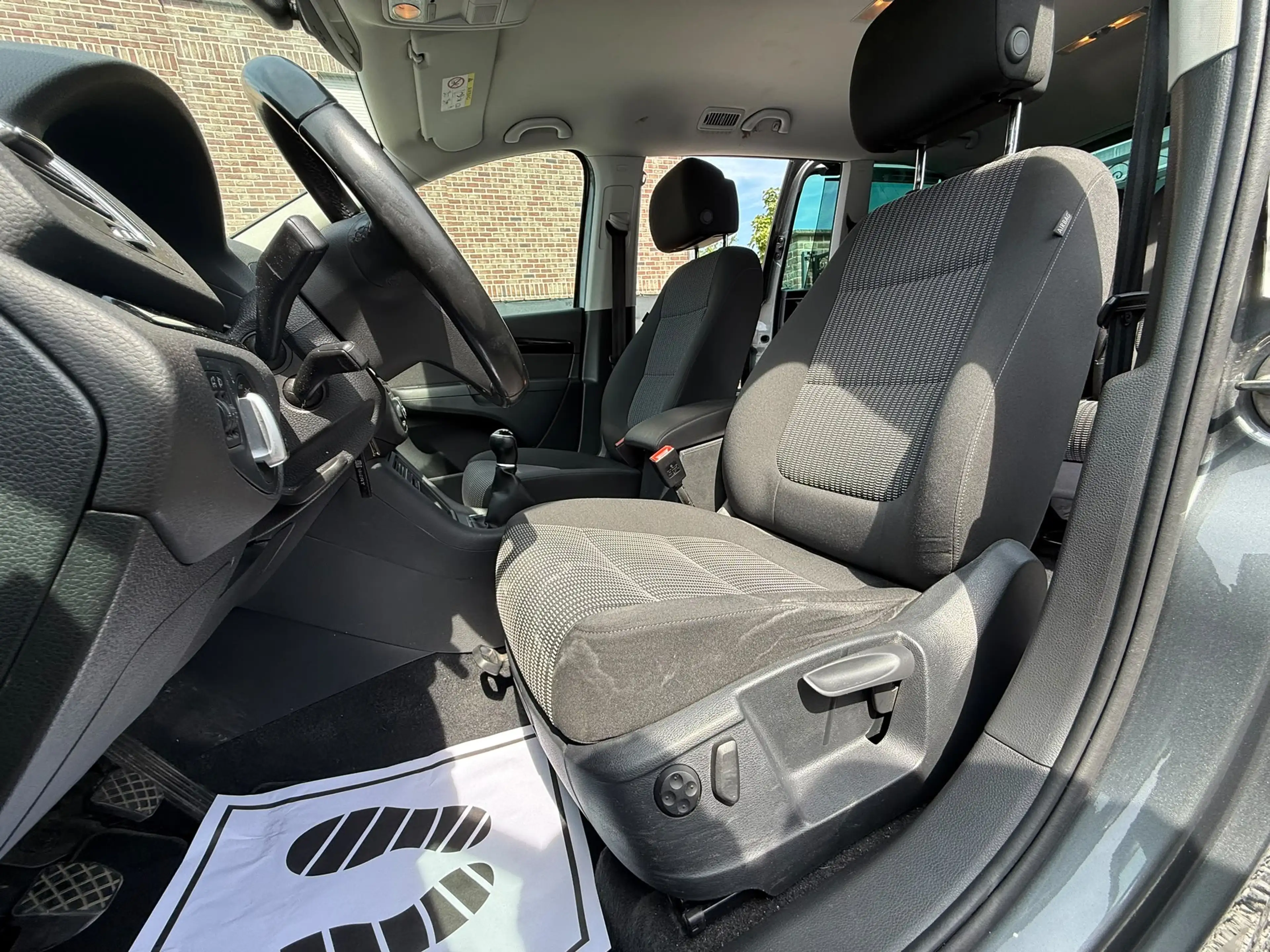 SEAT Alhambra Alhambra 2.0 CR TDi 20 Years — photo 11
