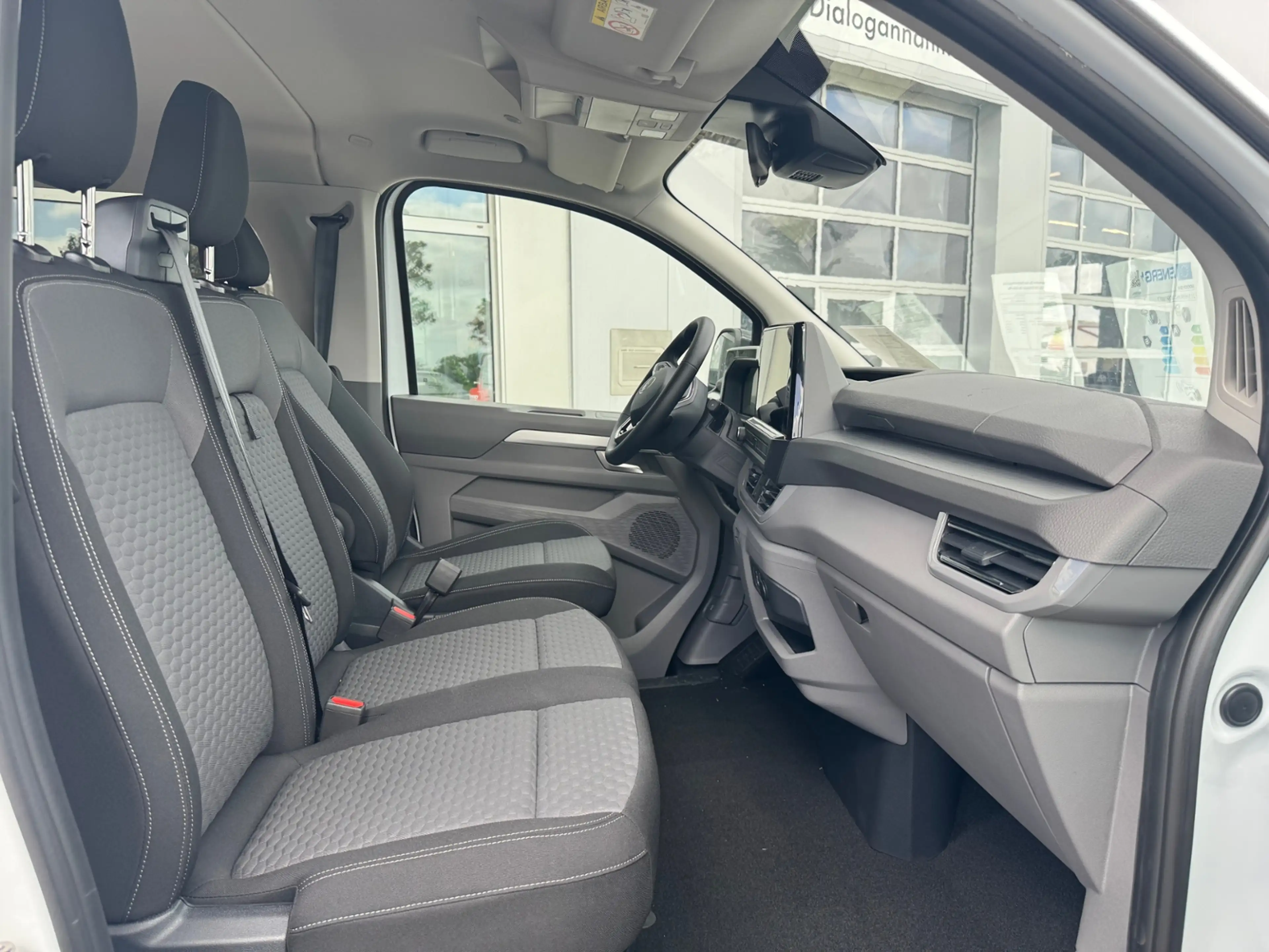 Volkswagen T7 Caravelle Caravelle Life 2,0 l TDI 110 kW LR AT LED+NAV — photo 10