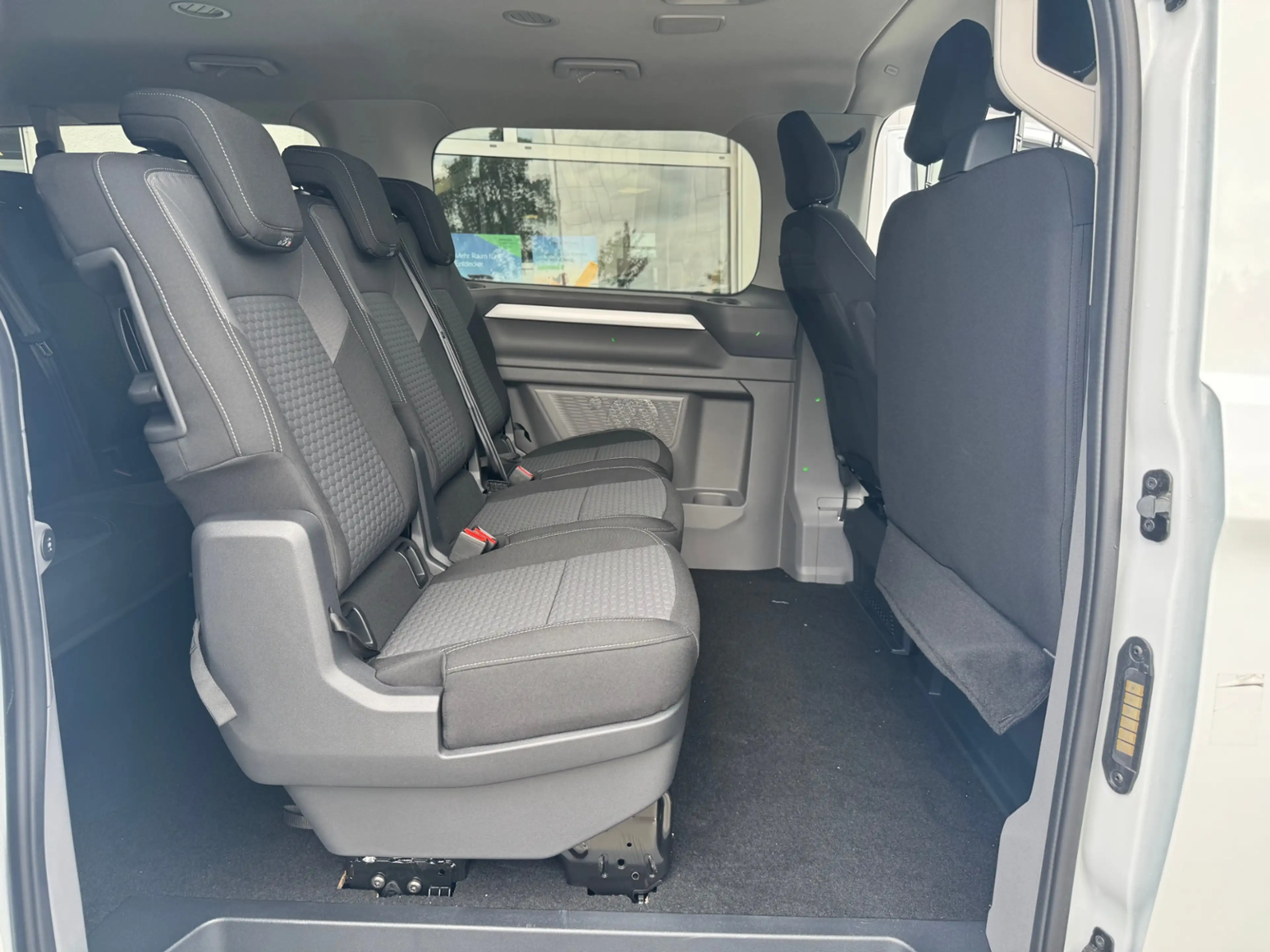 Volkswagen T7 Caravelle Caravelle Life 2,0 l TDI 110 kW LR AT LED+NAV — photo 9