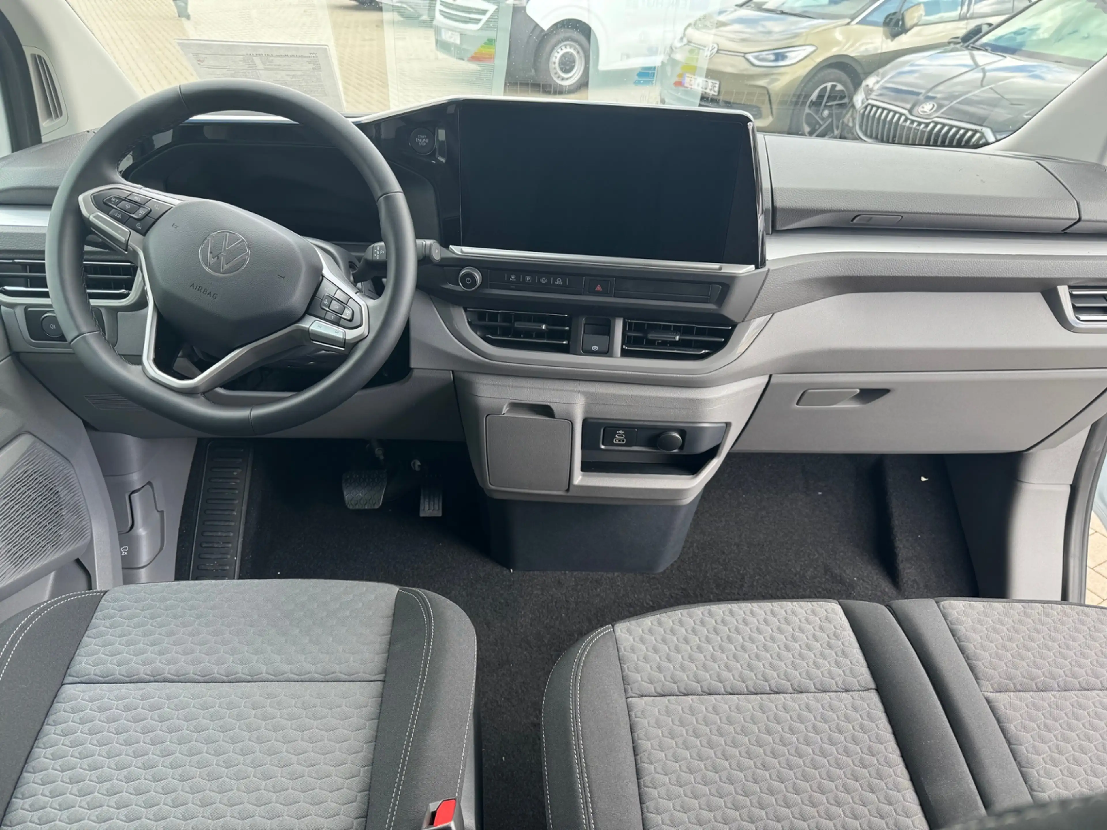 Volkswagen T7 Caravelle Caravelle Life 2,0 l TDI 110 kW LR AT LED+NAV — photo 11