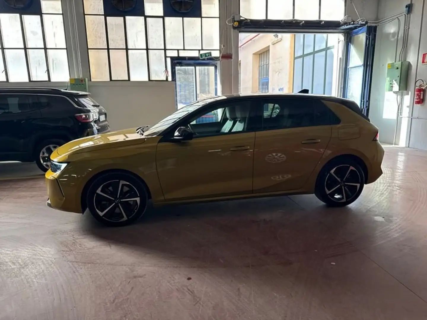 Opel Astra 1.6 180cv Hybrid Elegance AT8 Giallo - 2