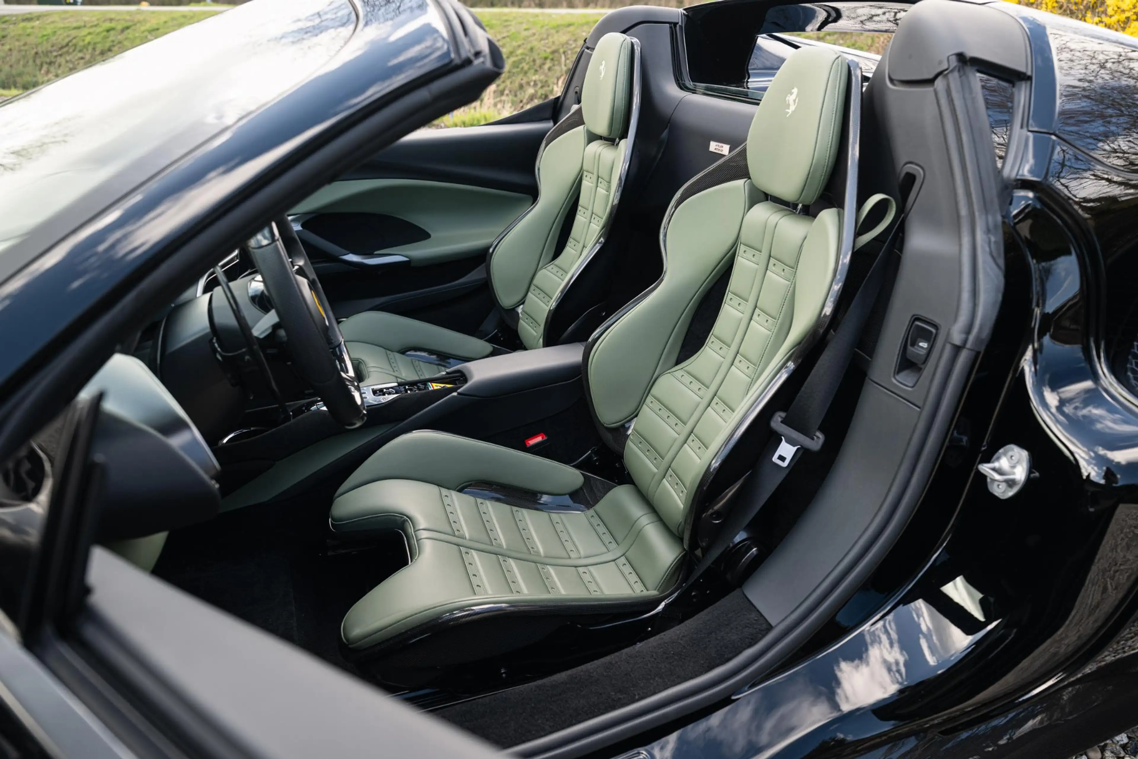 Ferrari 296 GTS 3.0 V6 ATELIER — photo 13