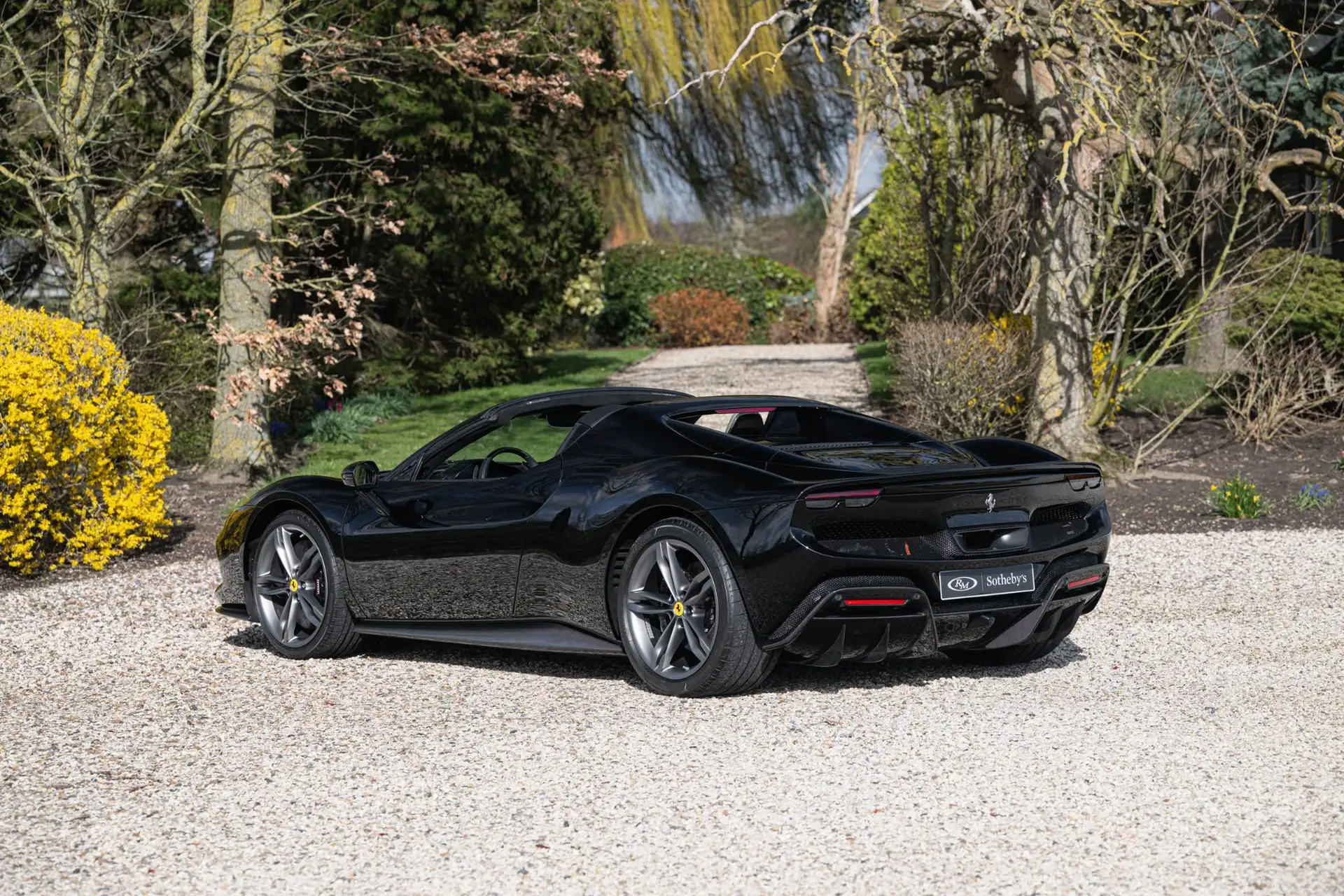 페라리 296 GTS 2024 검정 사진 6