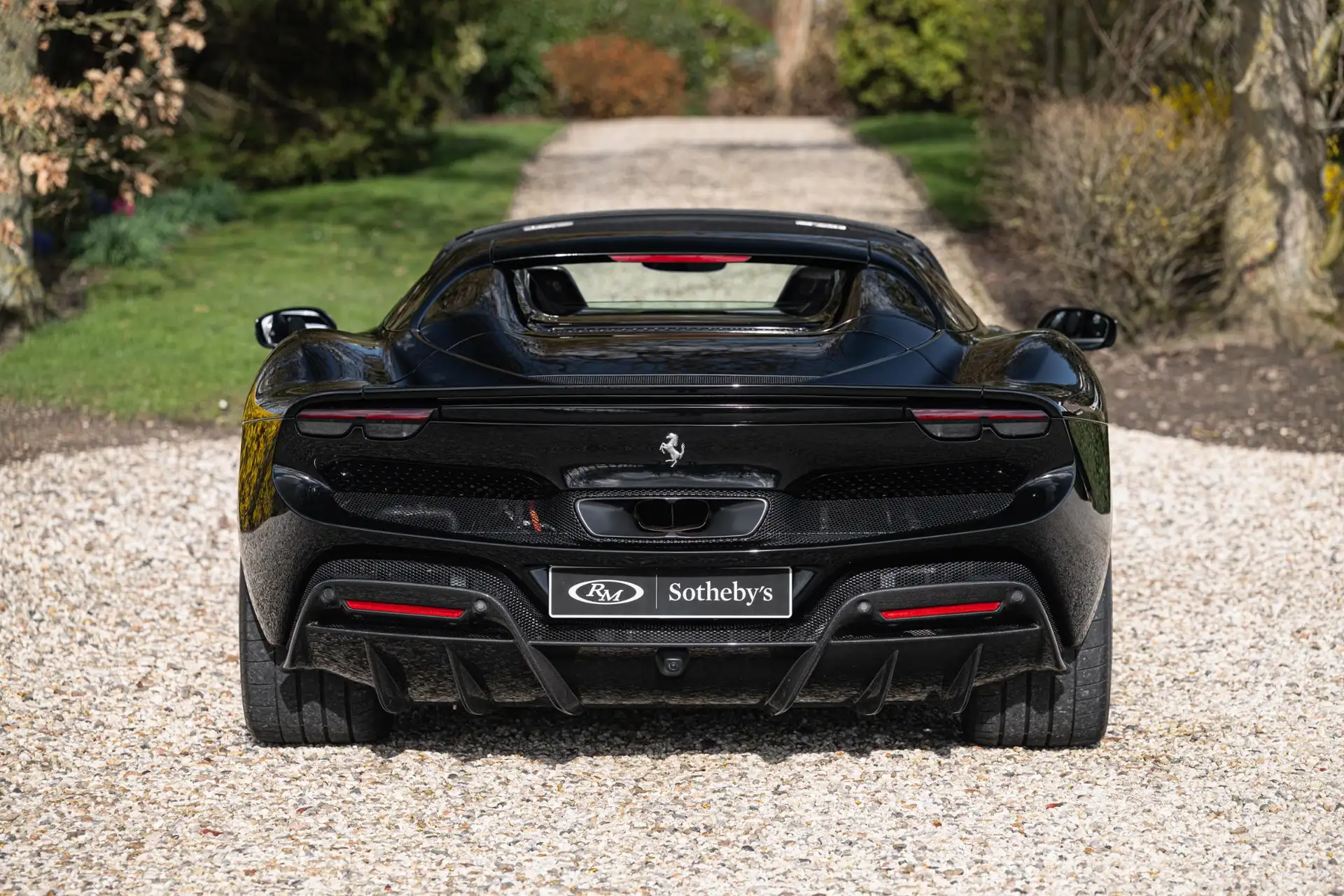 페라리 296 GTS 2024 검정 사진 5