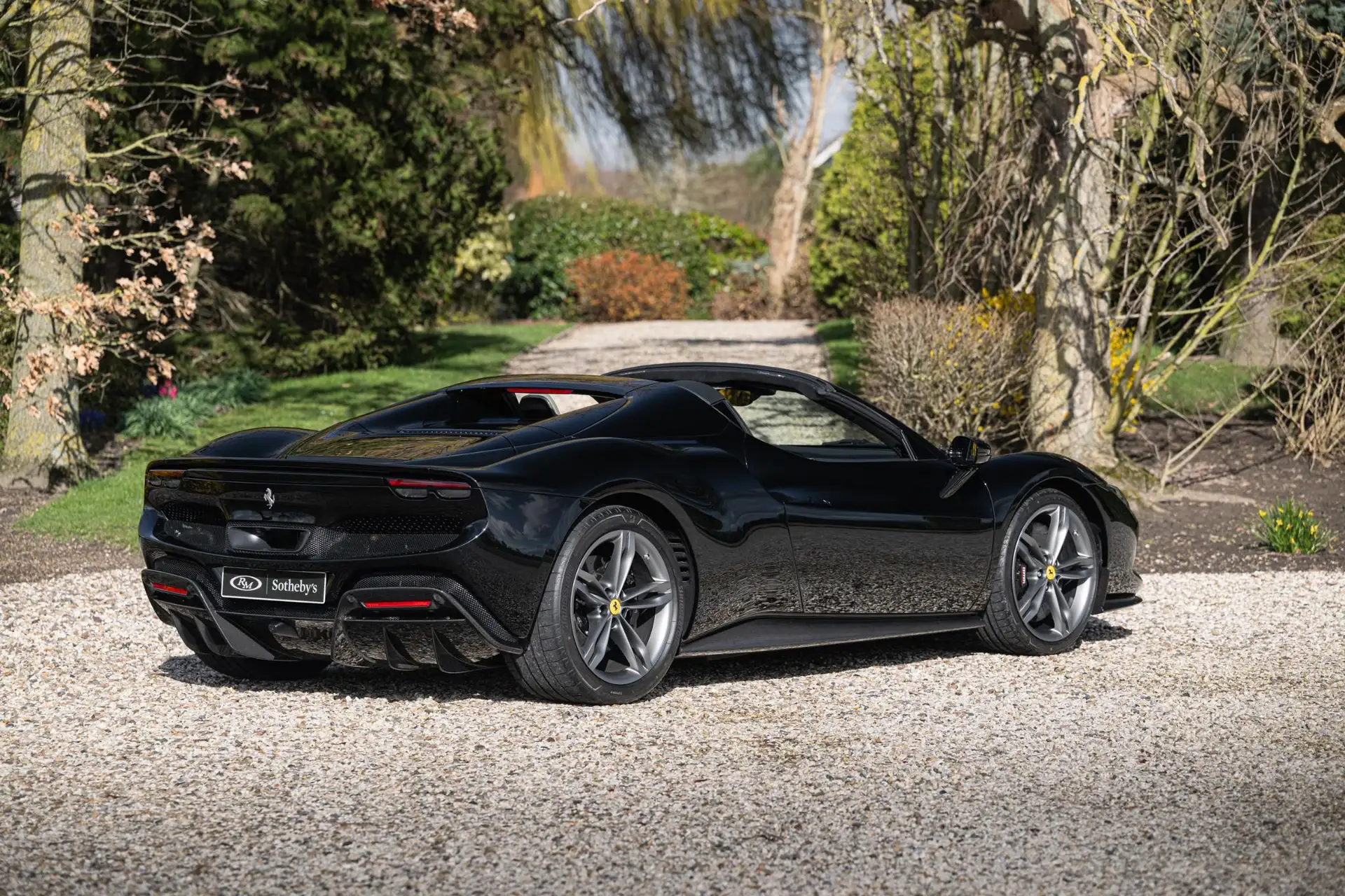 페라리 296 GTS 2024 검정 사진 4