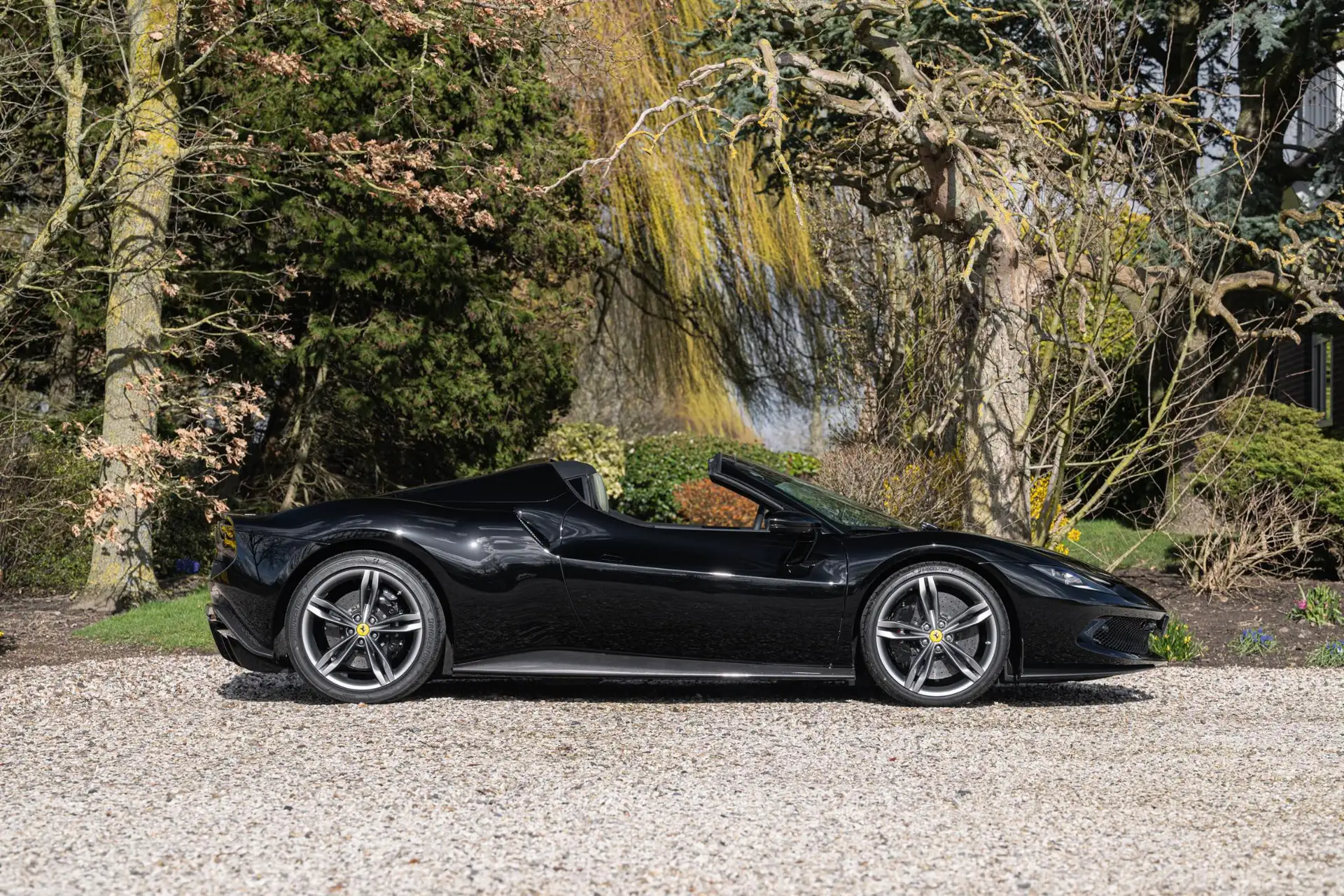 페라리 296 GTS 2024 검정 사진 8