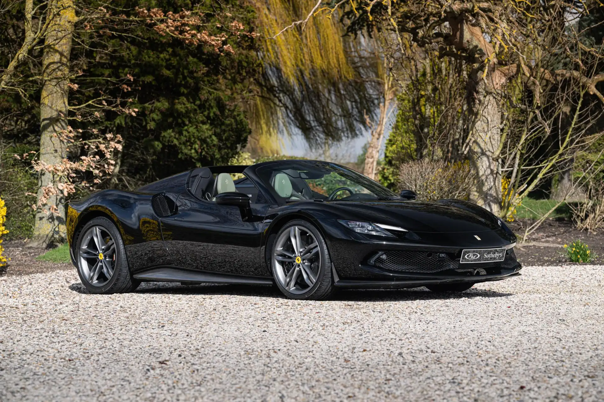 페라리 296 GTS 2024 검정 사진 3