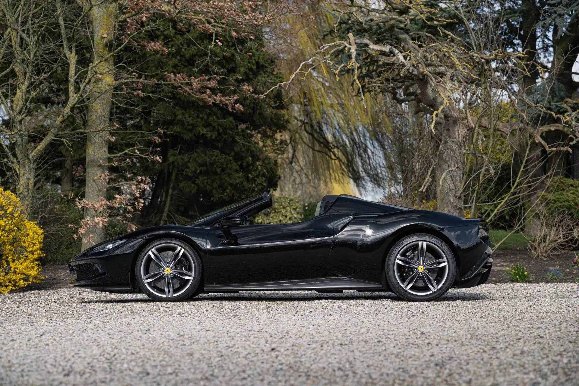 페라리 296 GTS 2024 검정 사진 7