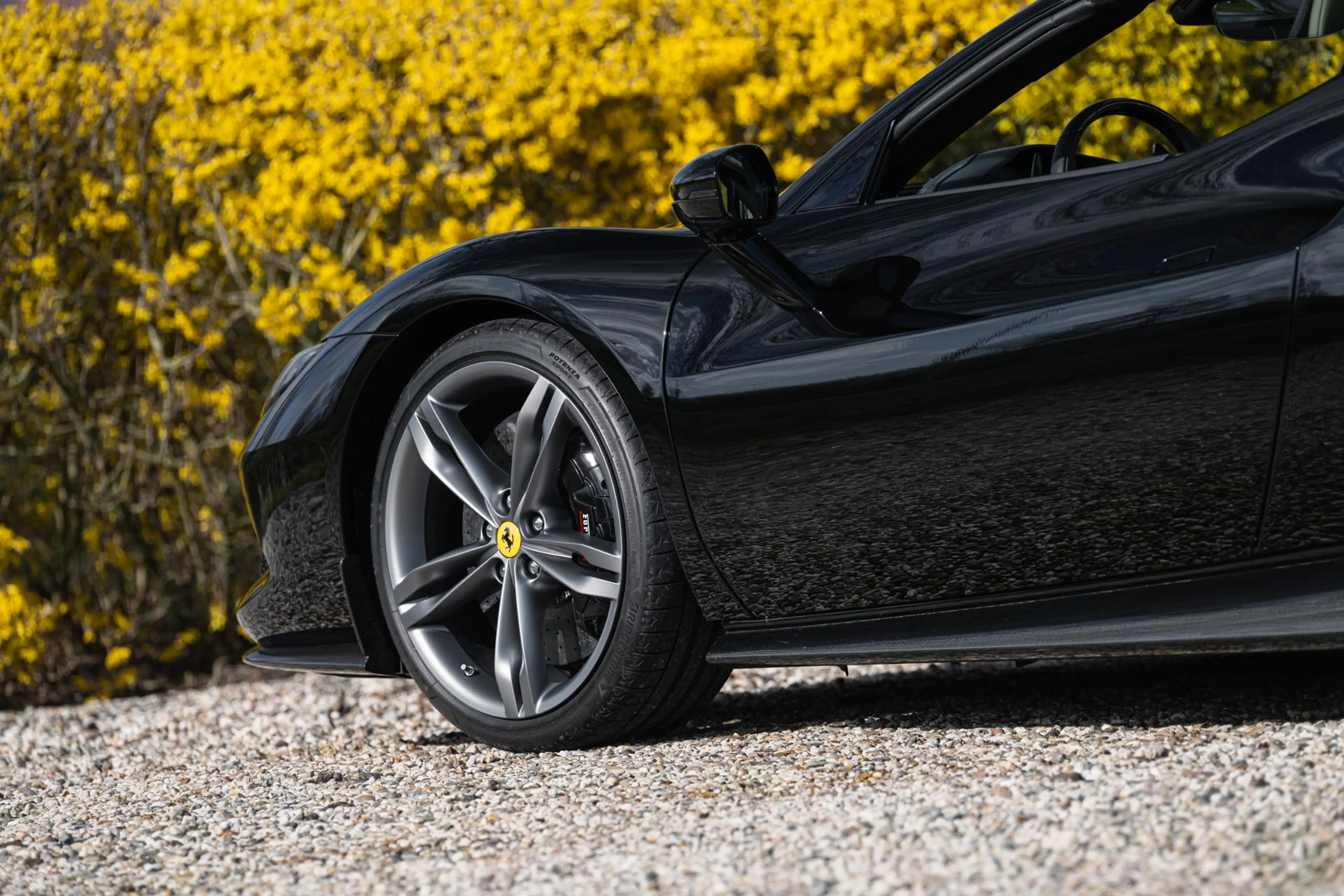 Ferrari 296 GTS 3.0 V6 ATELIER — photo 11