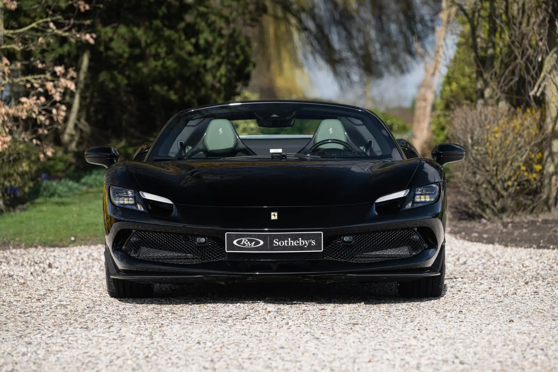 페라리 296 GTS 2024 검정 사진 2