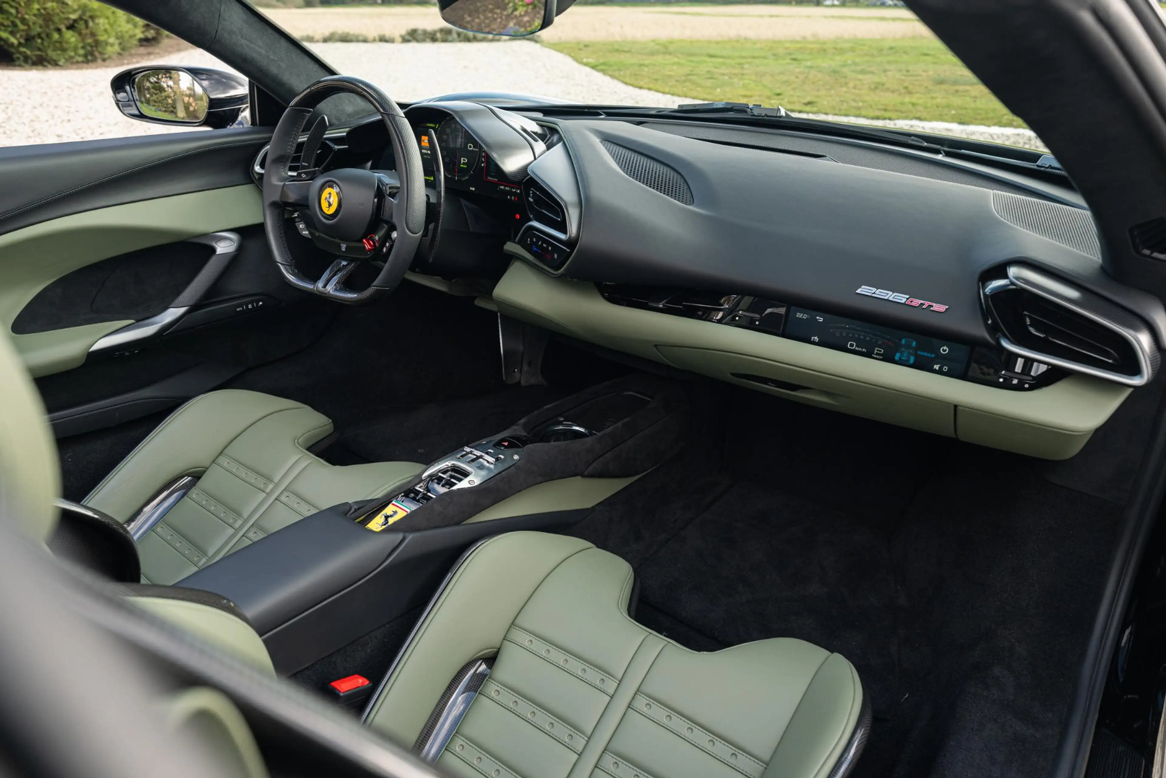 Ferrari 296 GTS 3.0 V6 ATELIER — photo 12