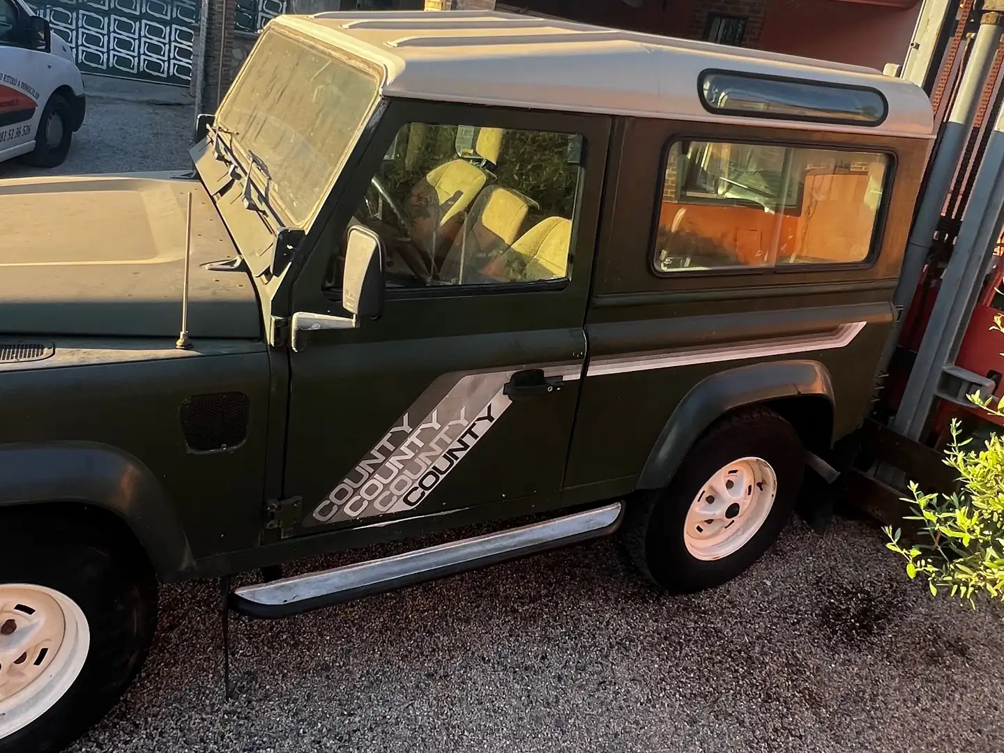 Land Rover Defender 90 2.5 td County SW Vert - 1
