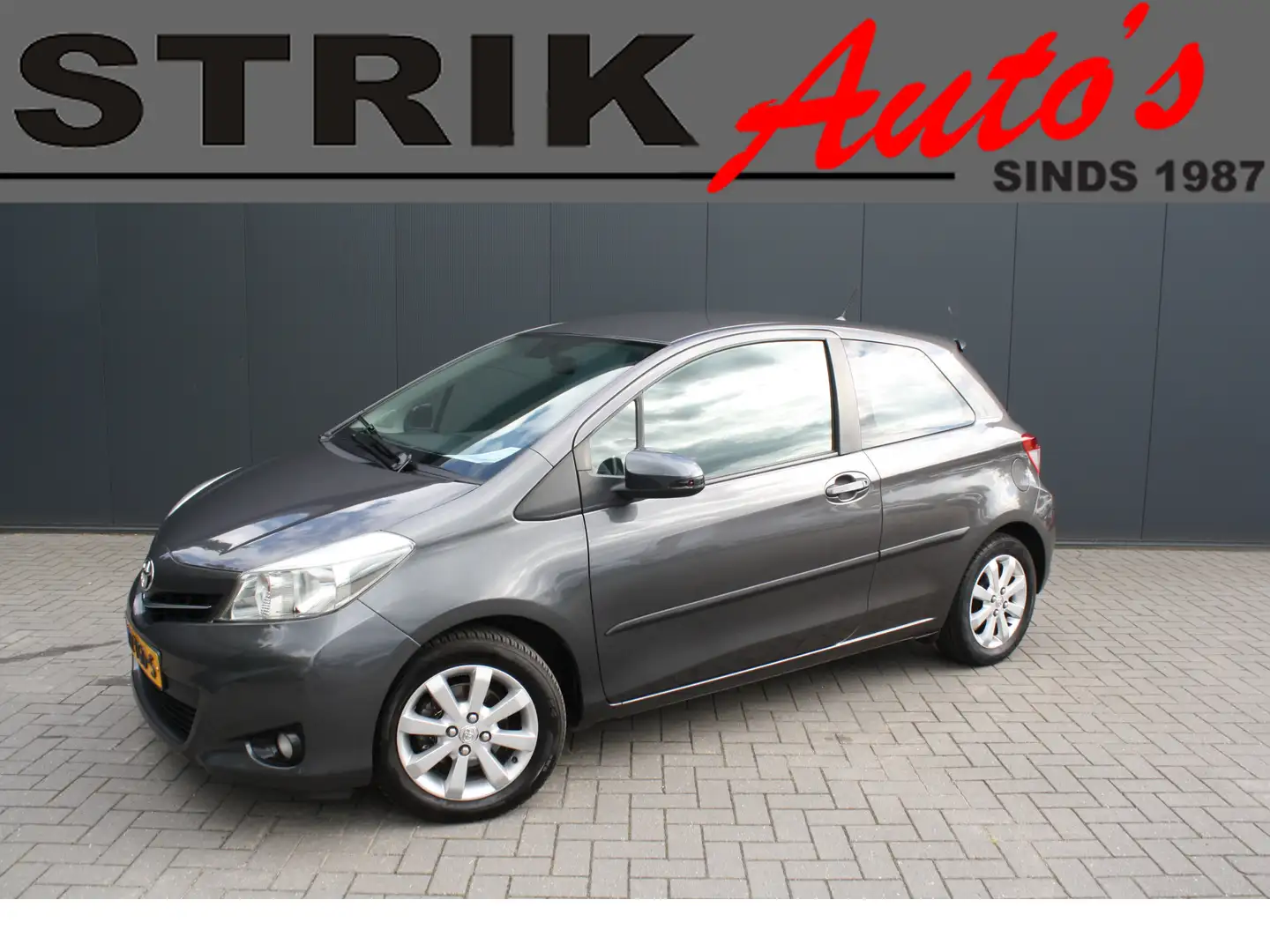 Toyota Yaris 1.0 VVT-i Aspiration - NAVIGATIE - CAMERA - AIRCO Gris - 1