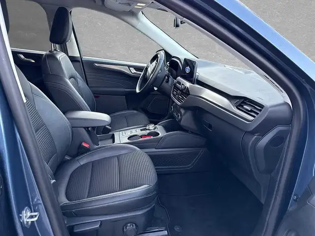 Ford Kuga view 3