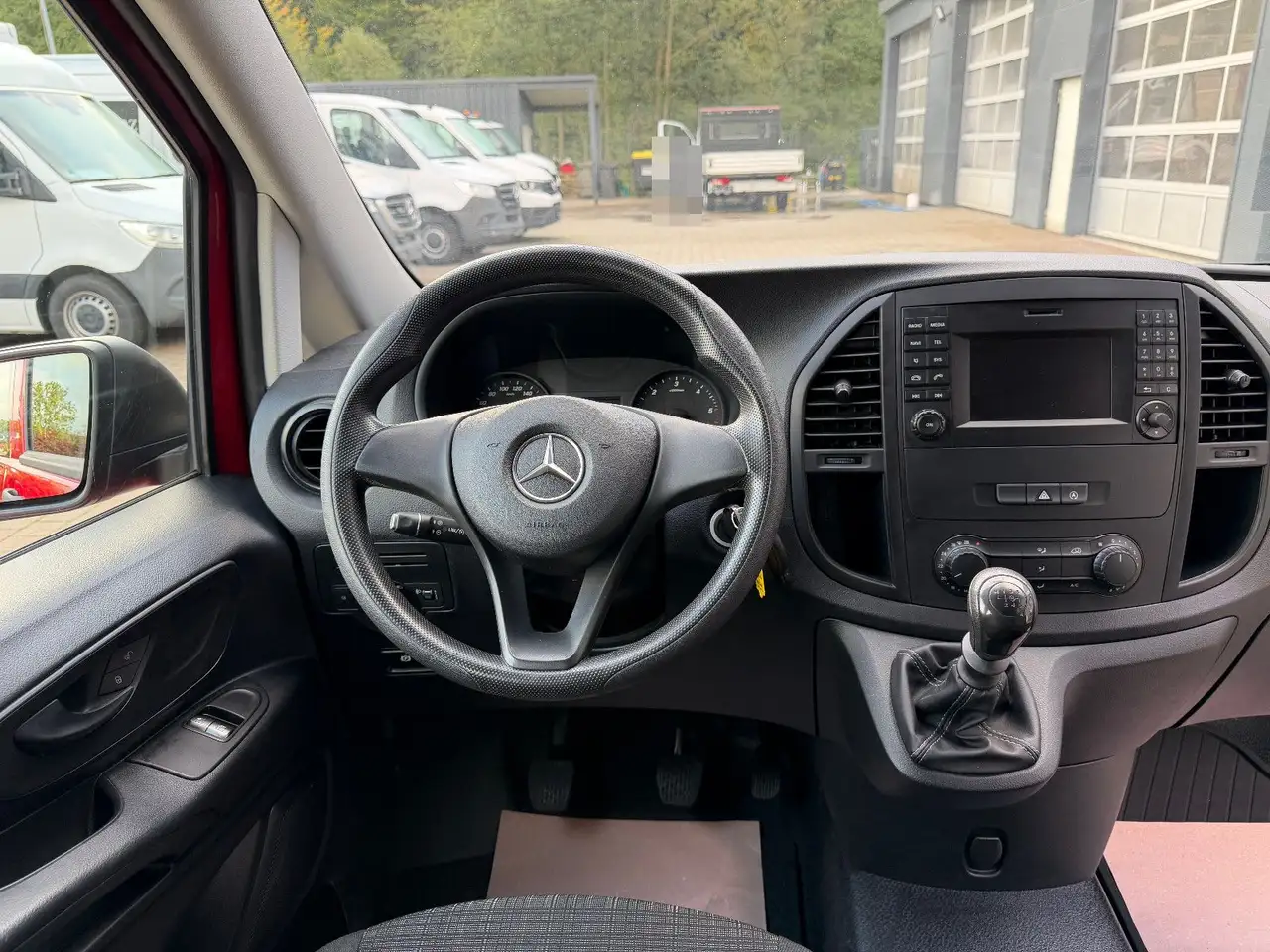 2020 Mercedes-Benz Vito 114CDI Mixto 5 Sitze extralang, photograph 12
