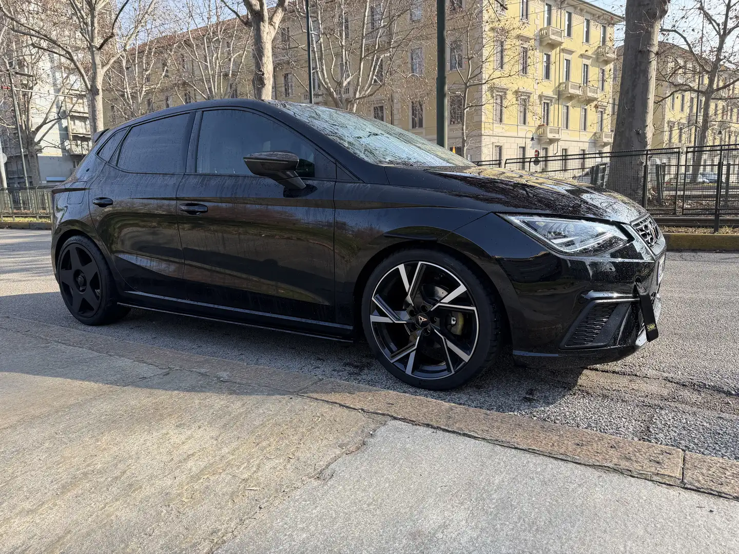 CUPRA Ibiza Schwarz - 2