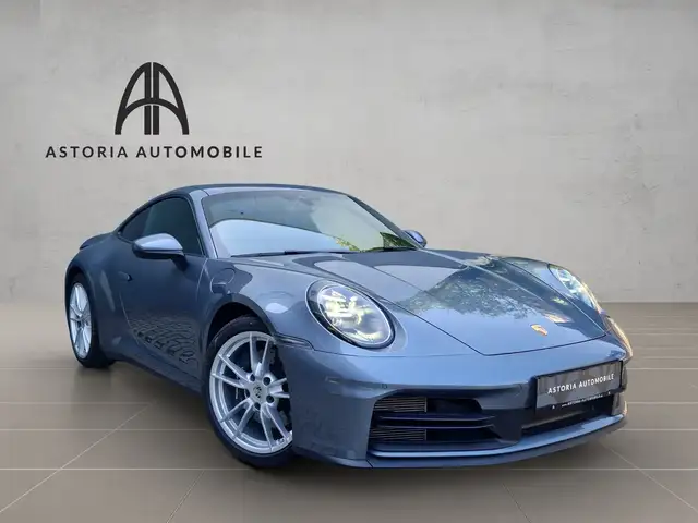 Porsche 992 view 3