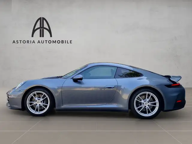 Porsche 992 view 11