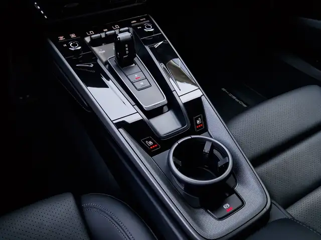 Porsche 992 view 6