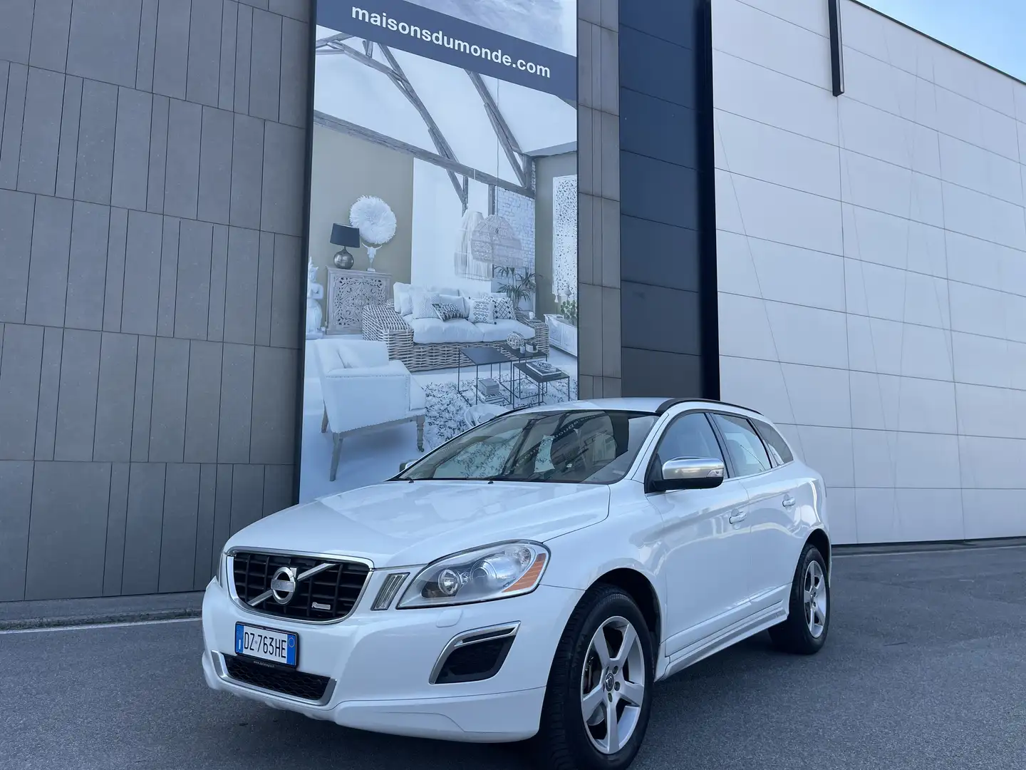 Volvo XC60 2.4d R-design fwd 175cv Blanc - 2