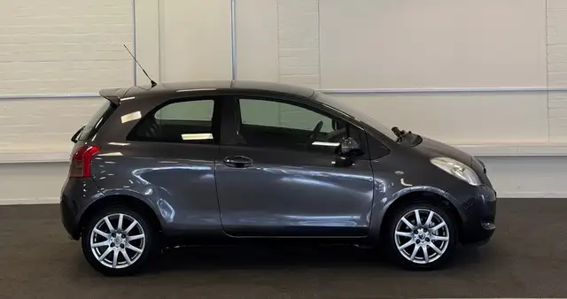 Toyota Yaris view 5