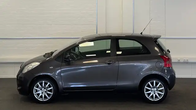 Toyota Yaris view 4