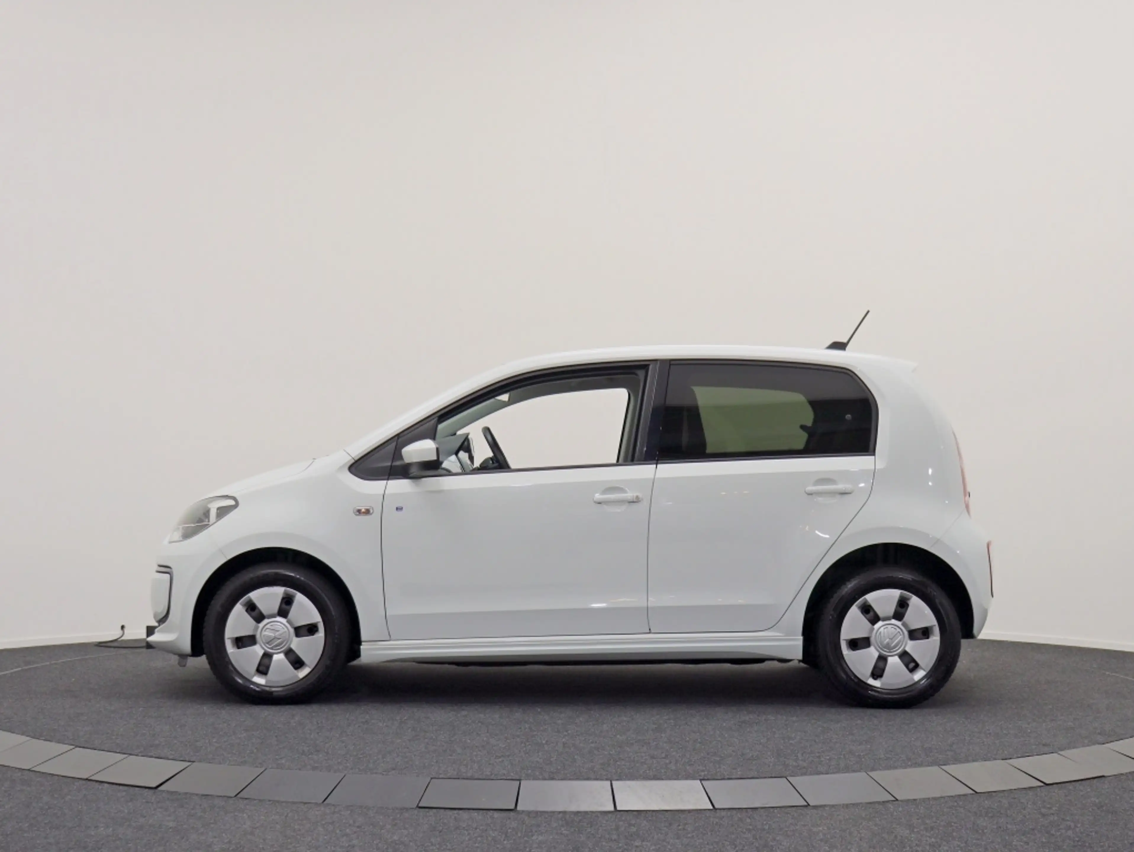 Volkswagen e-up! e-up! Dealeronderhouden | SOH 90,0% Aviloo | Stoel — photo 6