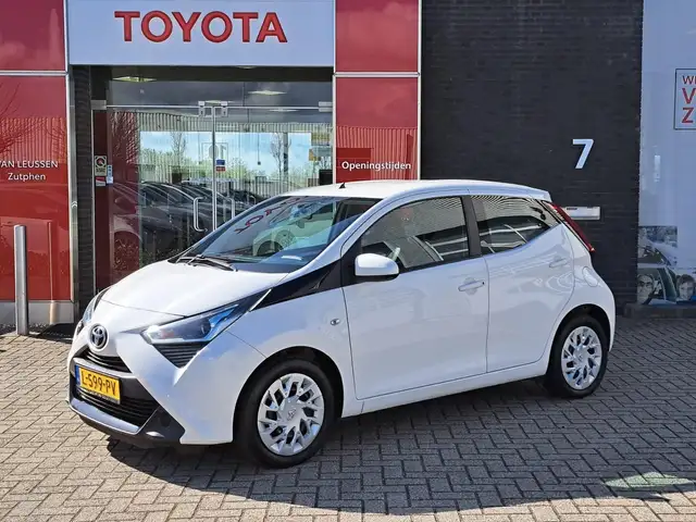 Toyota Aygo X X-PLAY CAMERA AIRCO APPLE/ANDROID AUDIO-STUURWIELB