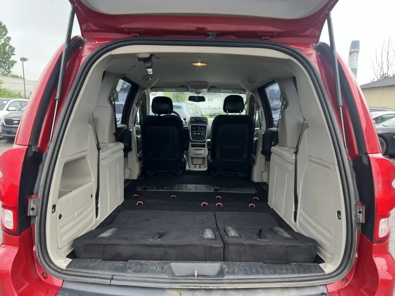 Dodge Grand Caravan photo Dodge Grand Caravan