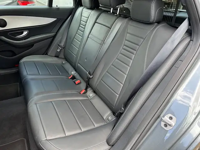 Mercedes-Benz 220 view 10