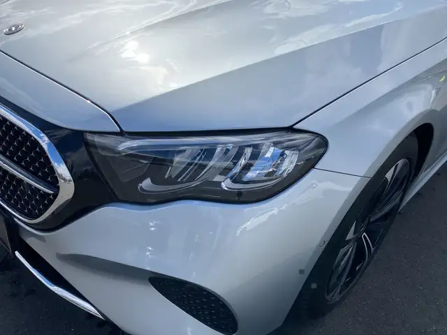 Mercedes-Benz E 300 de 4MATIC mit EQ Hybrid Technologie T-Modell Ansicht 14