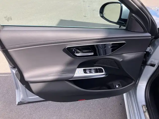 Mercedes-Benz E 300 de 4MATIC mit EQ Hybrid Technologie T-Modell Ansicht 11