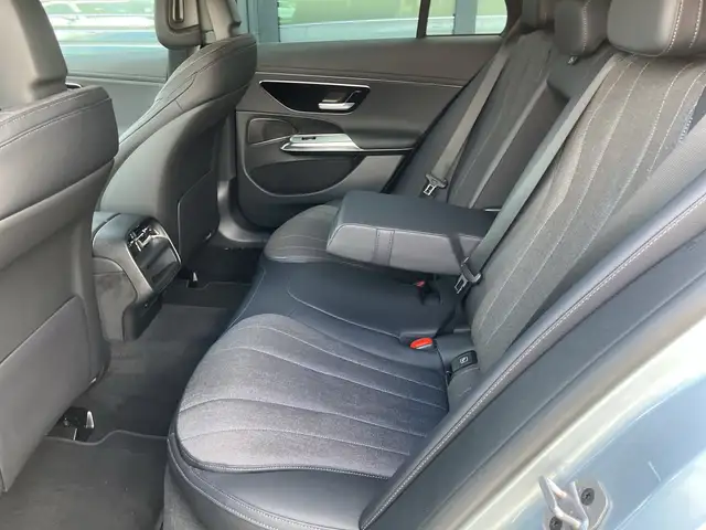 Mercedes-Benz E 300 de 4MATIC mit EQ Hybrid Technologie T-Modell Ansicht 17