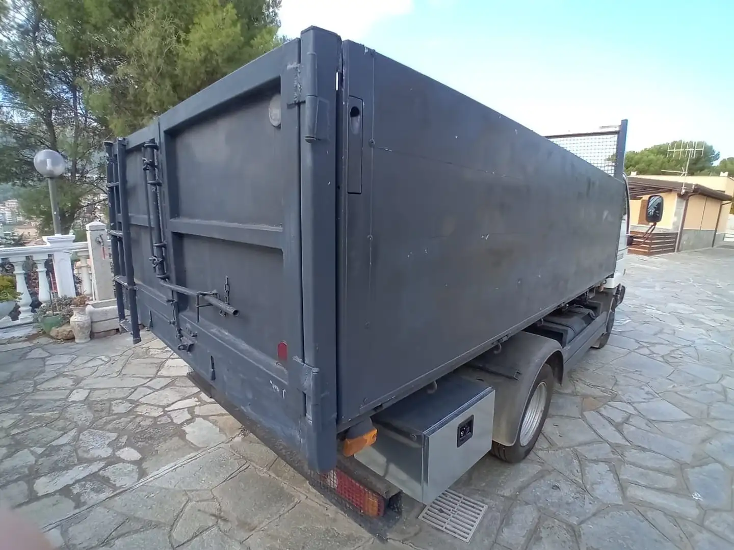 Nissan Cabstar con gru - 2