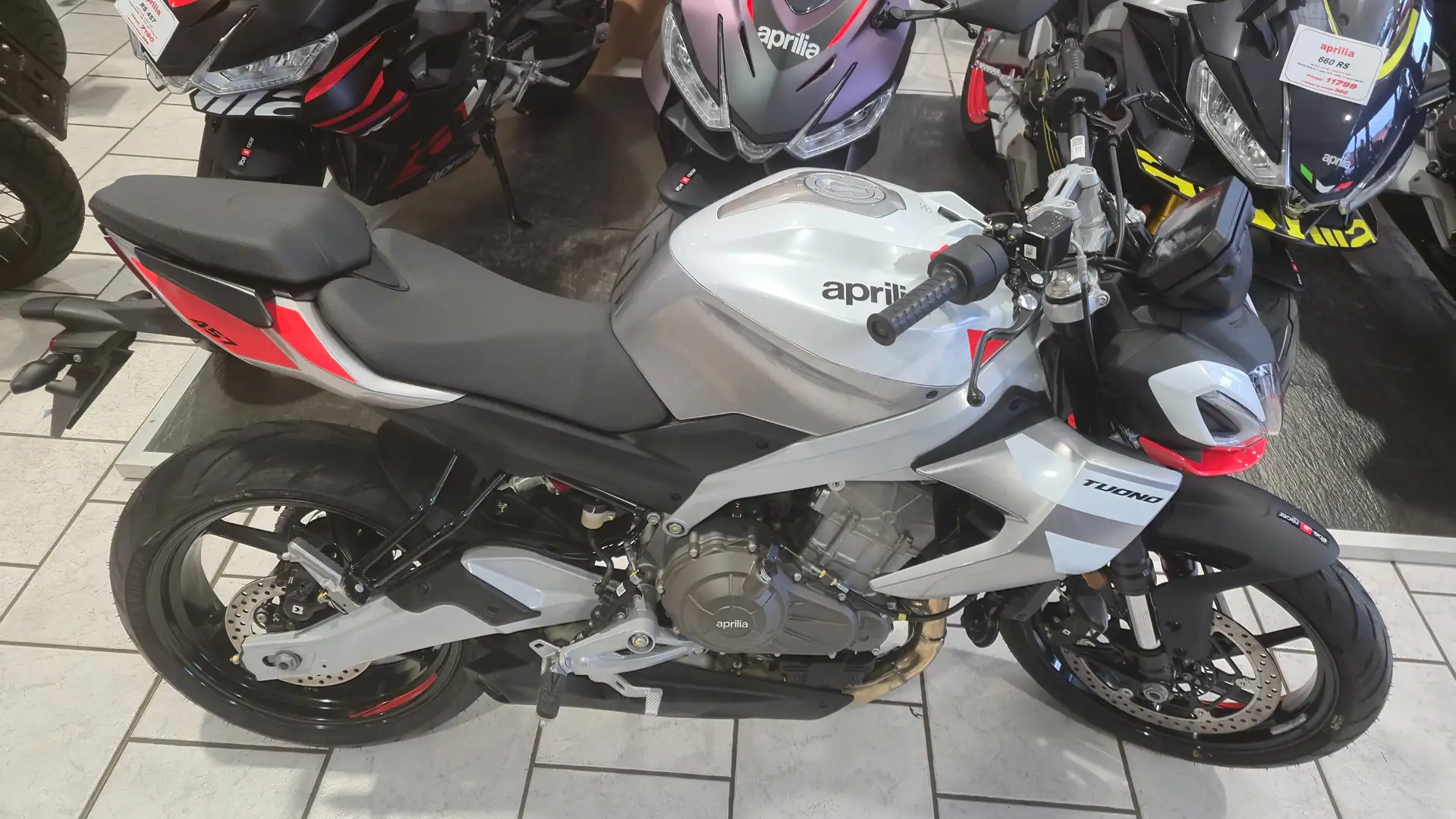 Aprilia Tuono 457 ABS EURO 5 + Rouge - 1