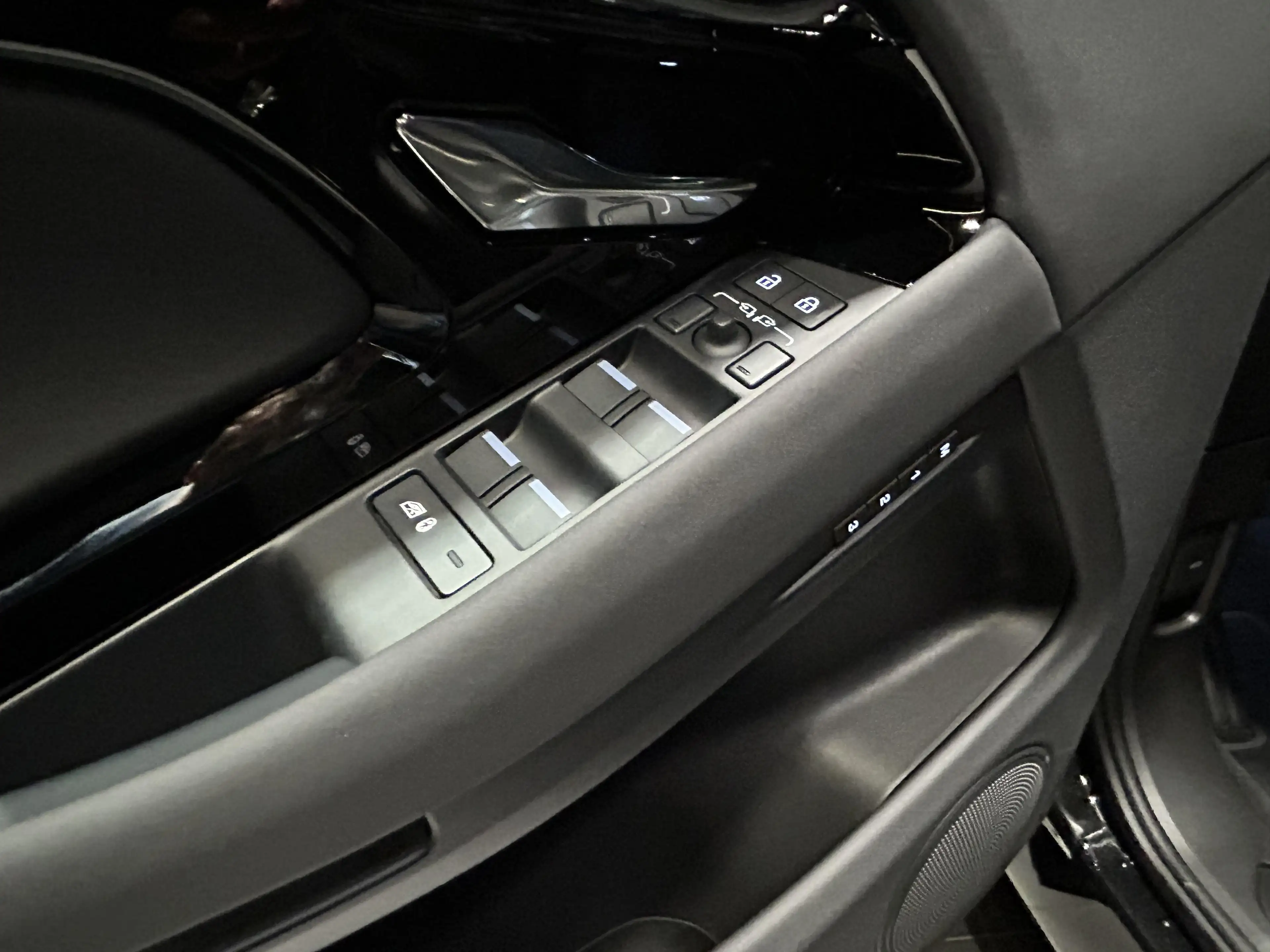 Land Rover Range Rover Evoque P270e S AWD Auto. 26MY — photo 12
