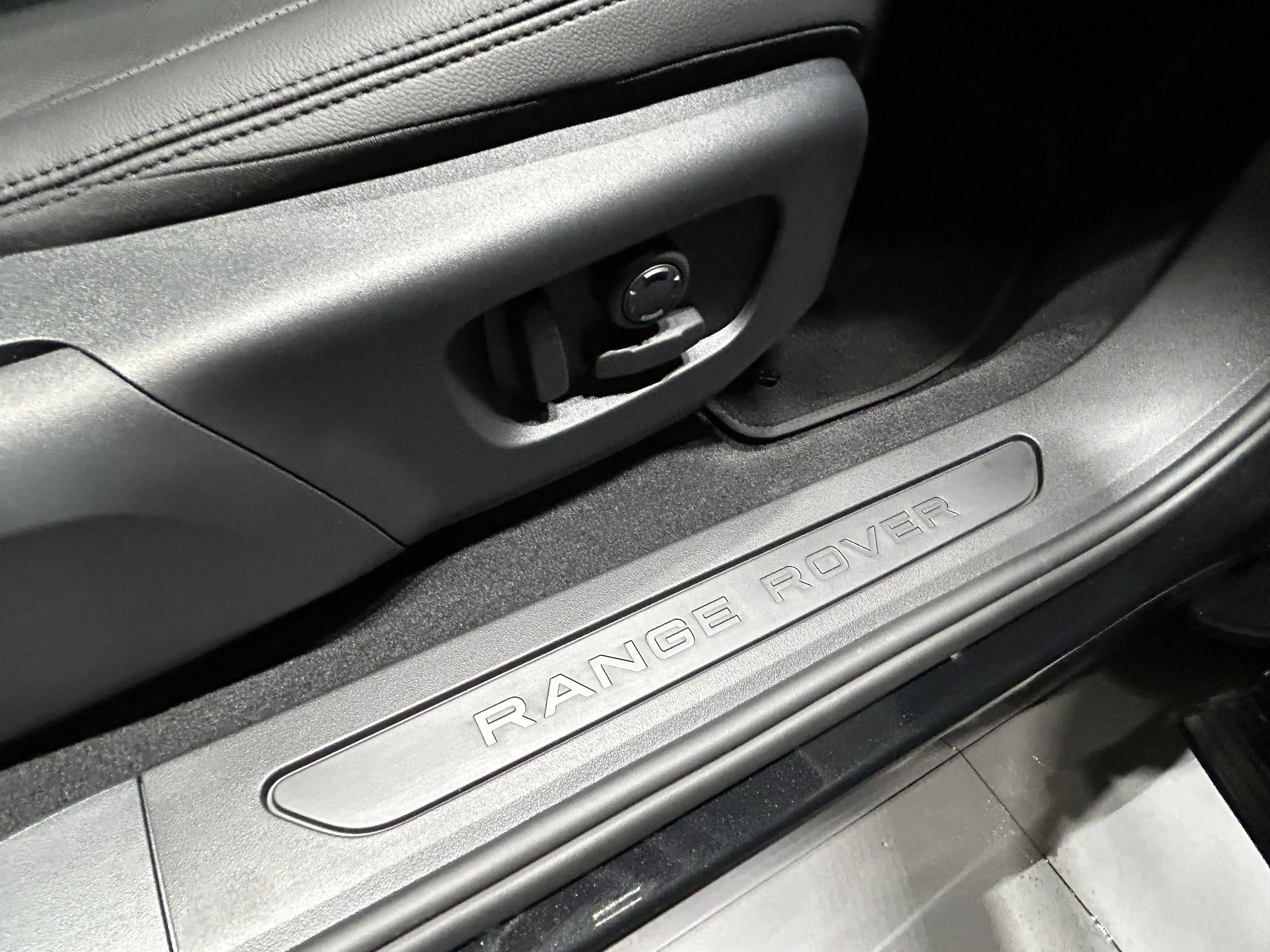 Land Rover Range Rover Evoque P270e S AWD Auto. 26MY — photo 13