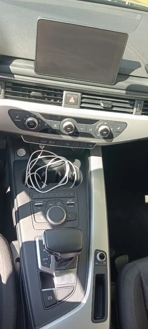 Audi A4 basis Schwarz - 1