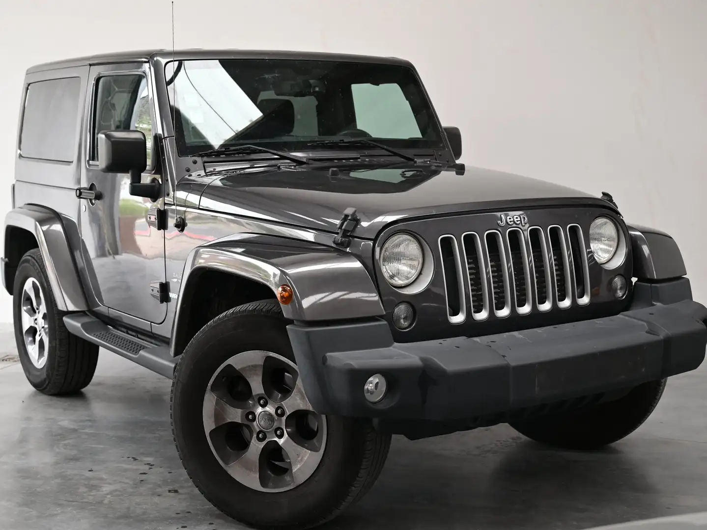 Jeep Wrangler EXPORT Wrangler Hard-Top 2.8 CRD Automatik Sahara Gris - 1