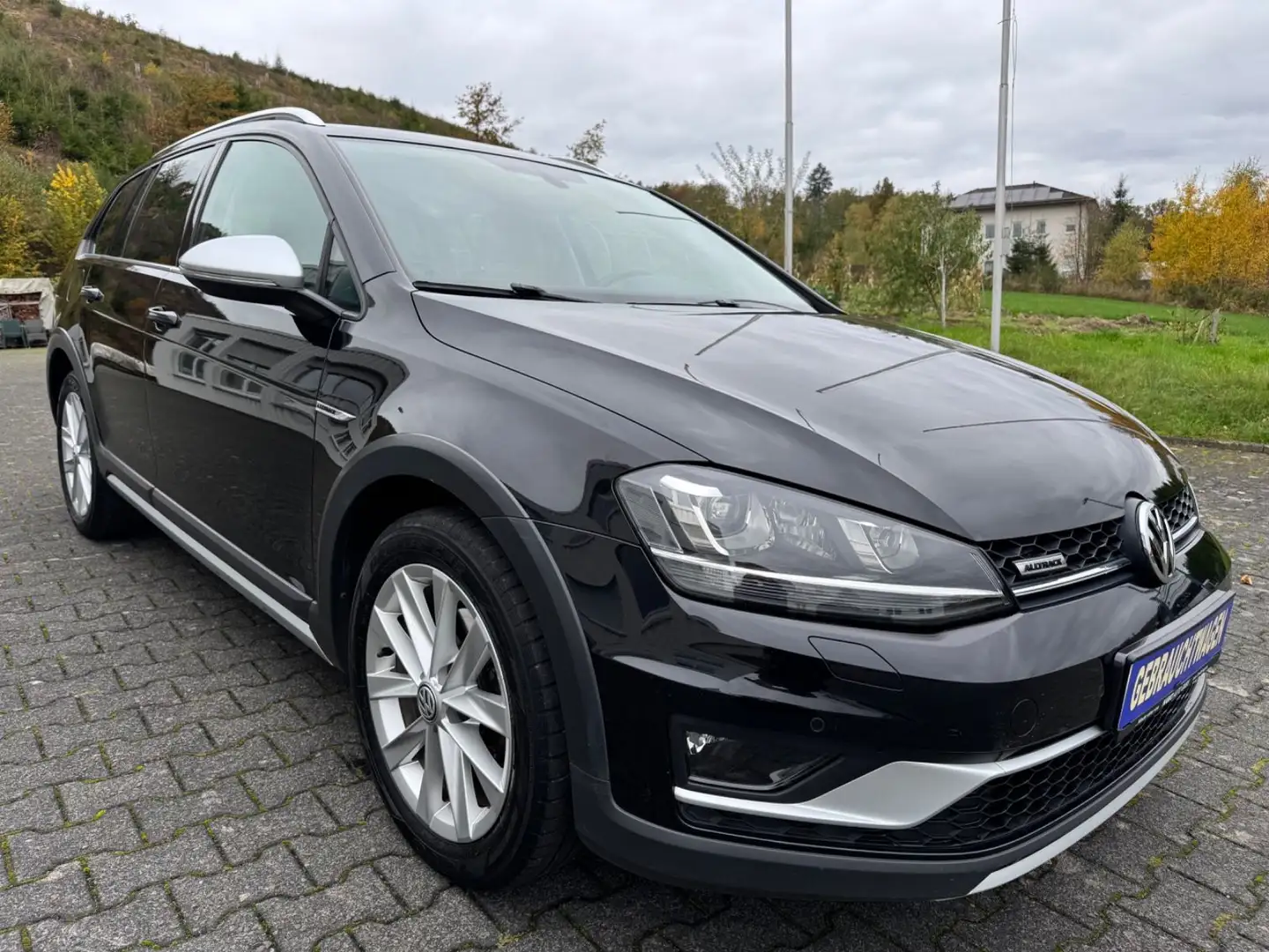 Volkswagen Golf VII 1,6 TDI Alltrack Variant BMT Allrad-AHK Noir - 1