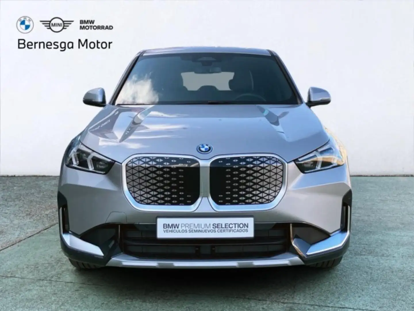BMW iX1 eDrive20 Plateado - 2